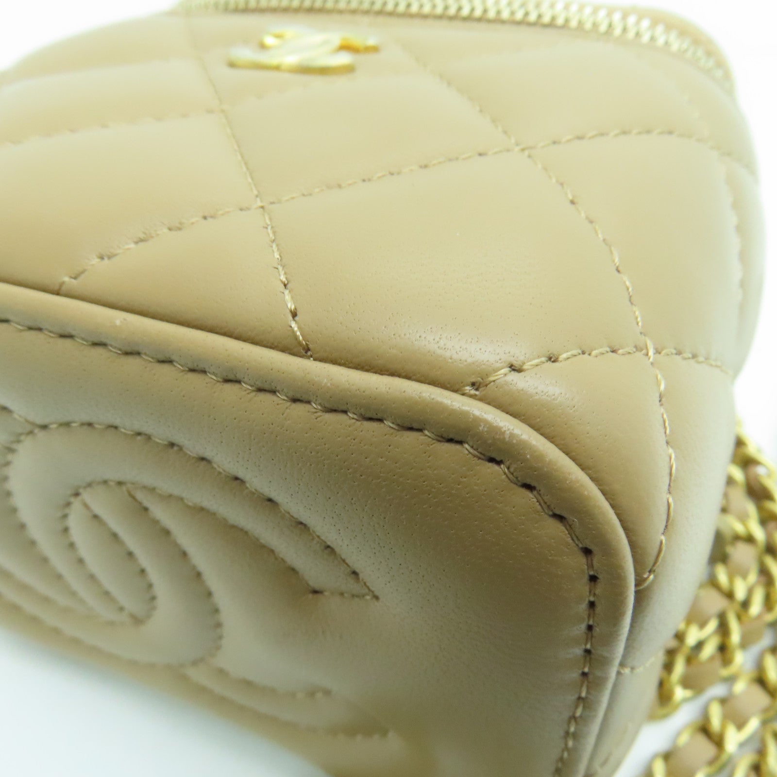 CHANEL 菱格牛皮皮革Chain Shoulder金扣鏈帶肩背袋駝色