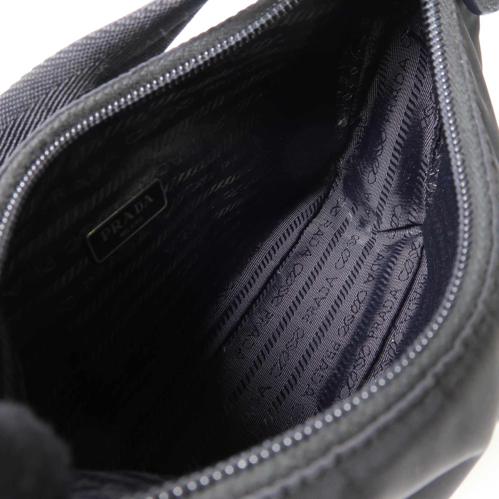 PRADA 尼龍Shoulder Bag銀扣肩背袋黑色