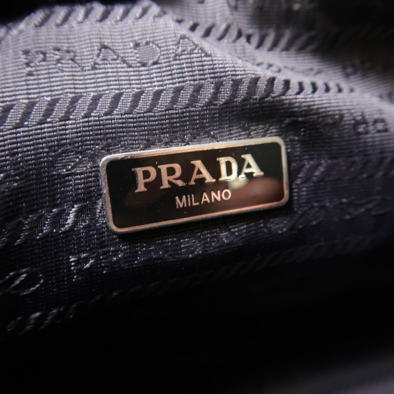 PRADA 尼龍Shoulder Bag銀扣肩背袋黑色