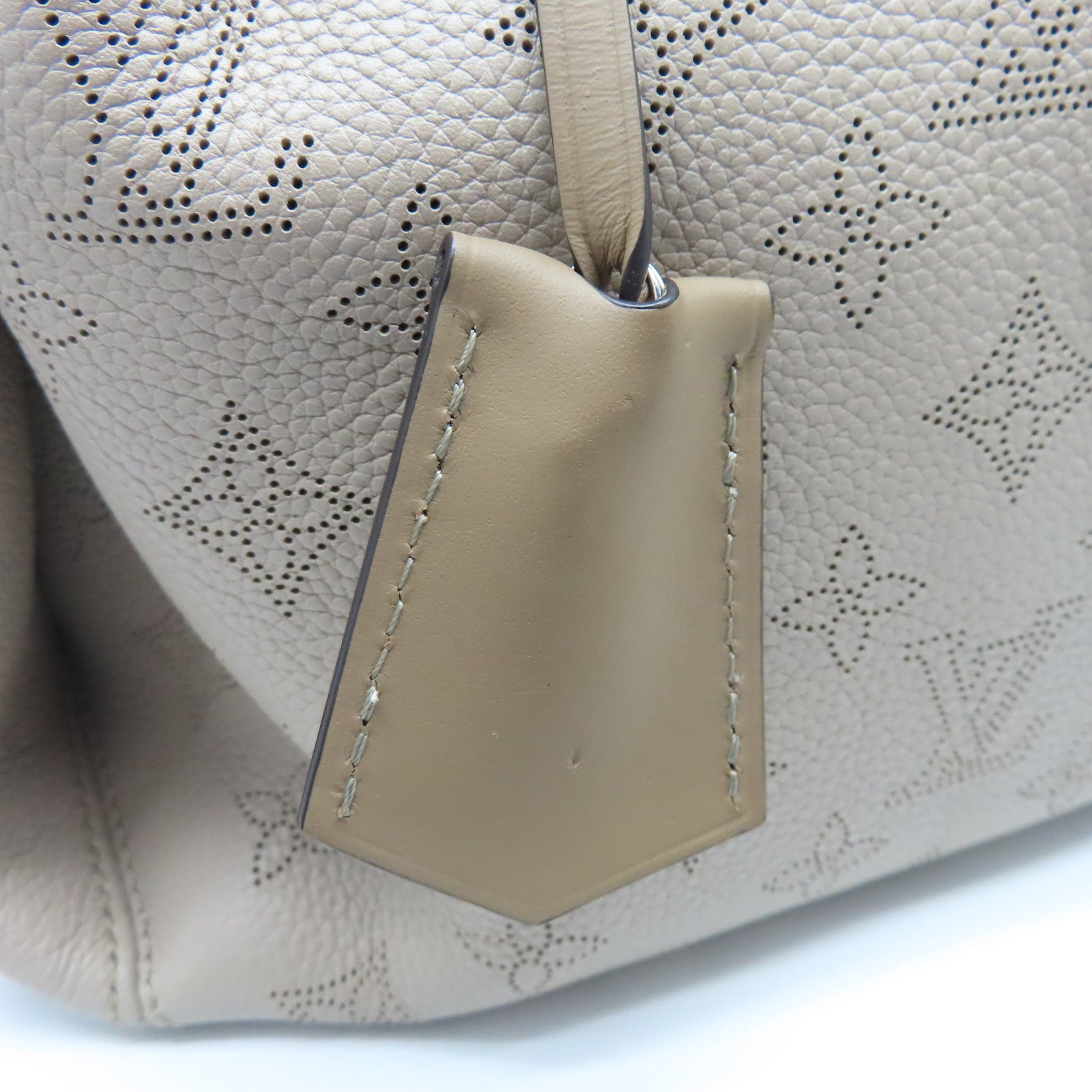 LOUIS VUITTON 牛皮皮革Mahina Asteria银扣手挽肩背袋米色