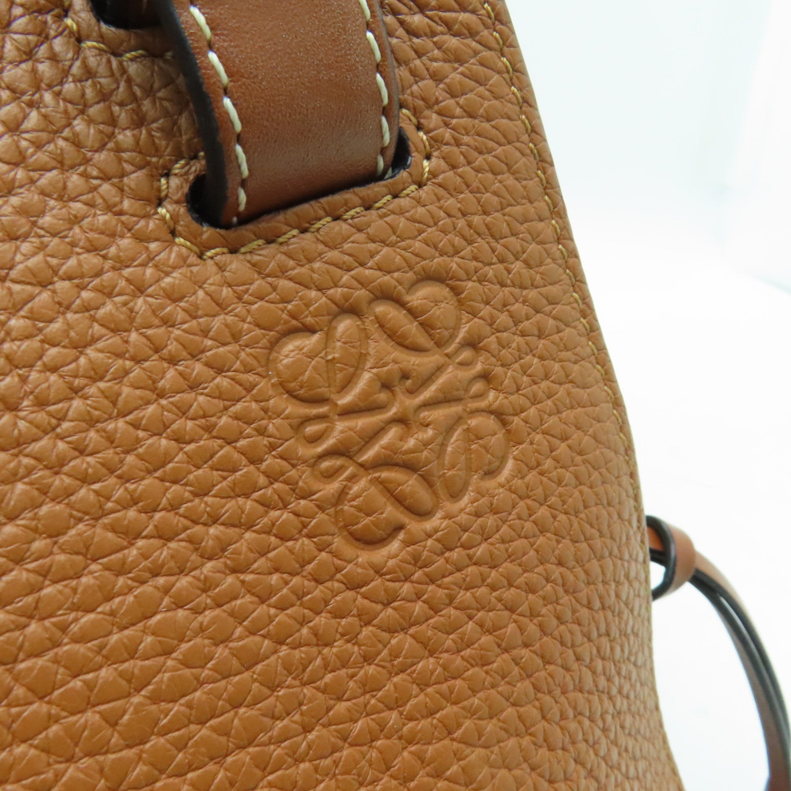 LOEWE 牛皮皮革Hammock金扣手挽肩背兩用袋棕色