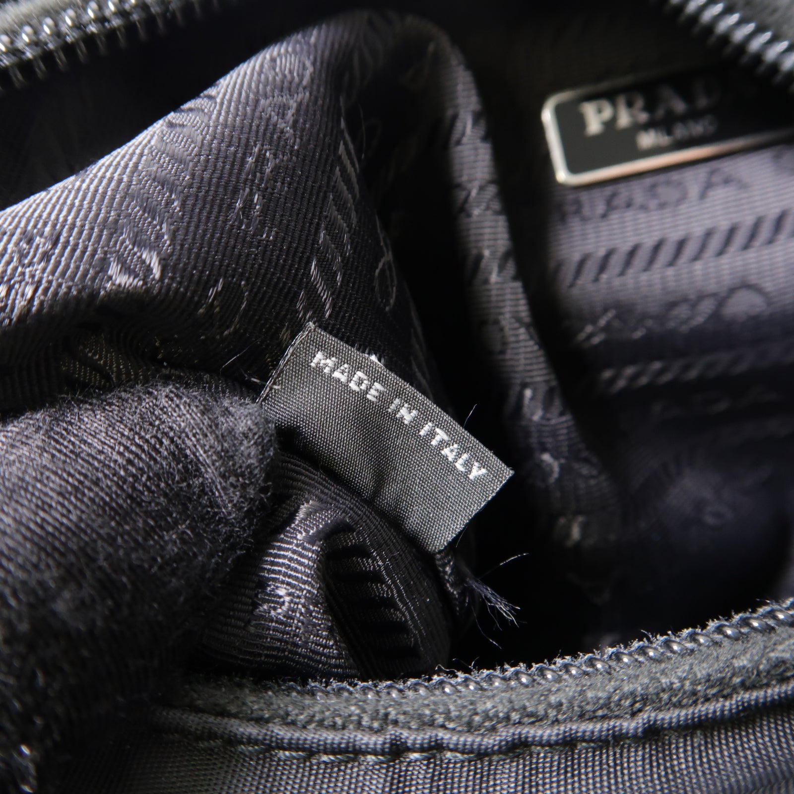 PRADA 尼龍Shoulder Bag銀扣肩背袋黑色