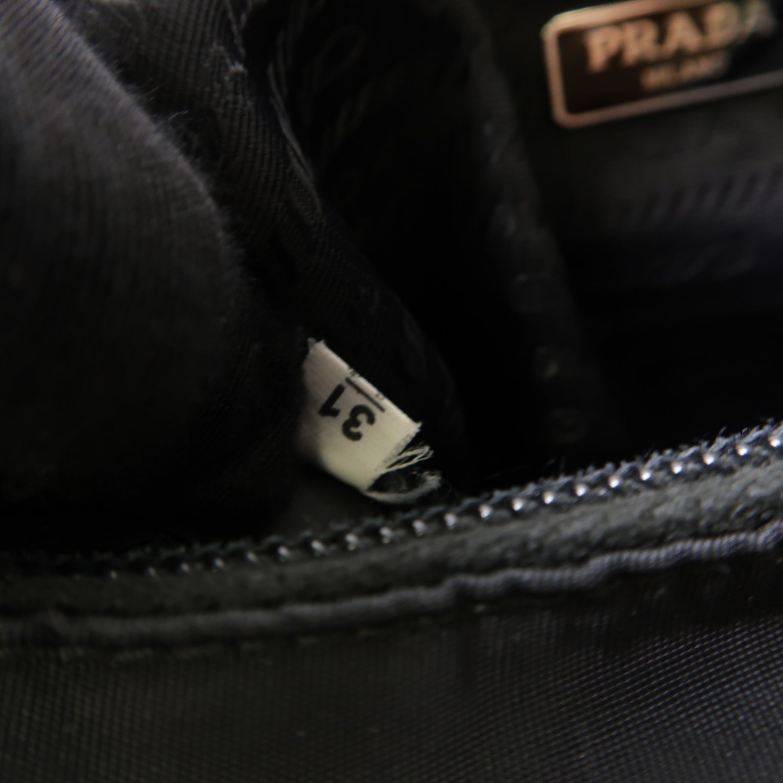 PRADA 尼龍Shoulder Bag銀扣肩背袋黑色