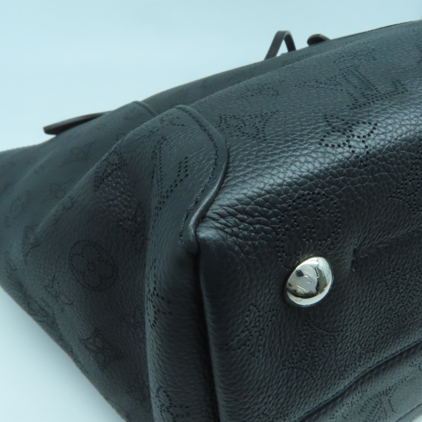 LOUIS VUITTON Monogram Mahina Hina MM銀扣肩背袋Noir黑色