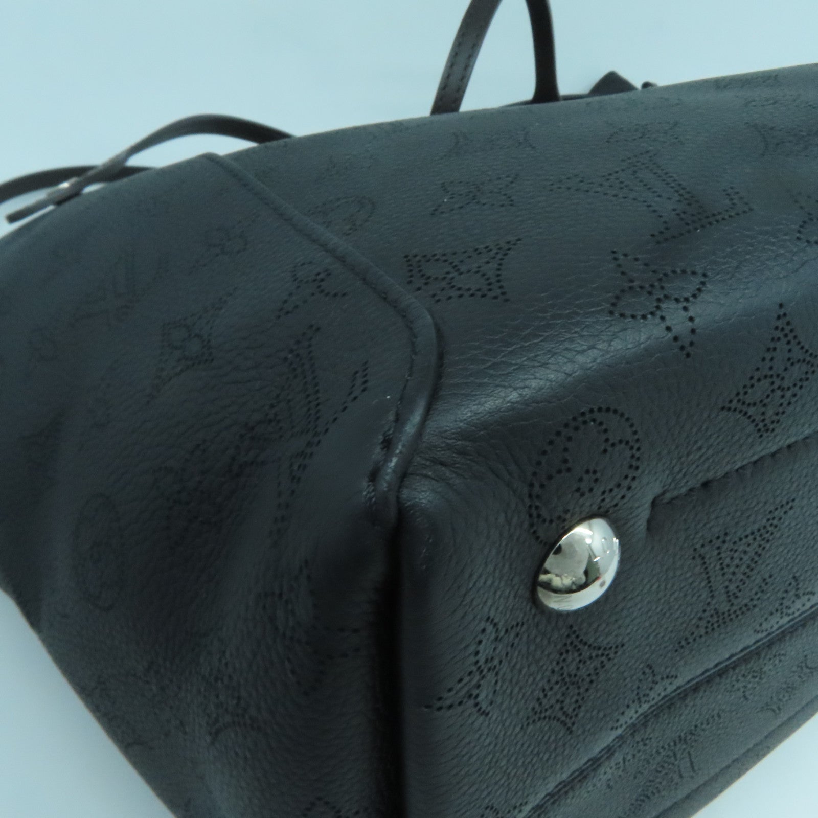 LOUIS VUITTON Monogram Mahina Hina MM銀扣肩背袋Noir黑色