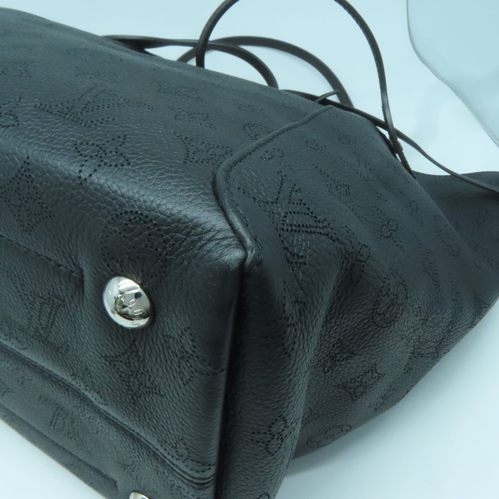 LOUIS VUITTON Monogram Mahina Hina MM銀扣肩背袋Noir黑色