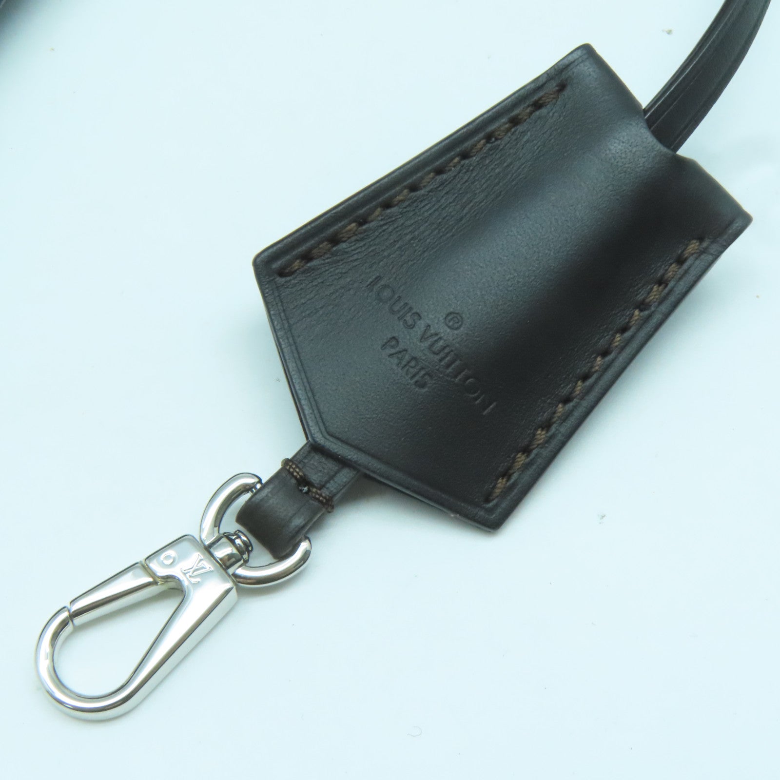 LOUIS VUITTON Monogram Mahina Hina MM銀扣肩背袋Noir黑色