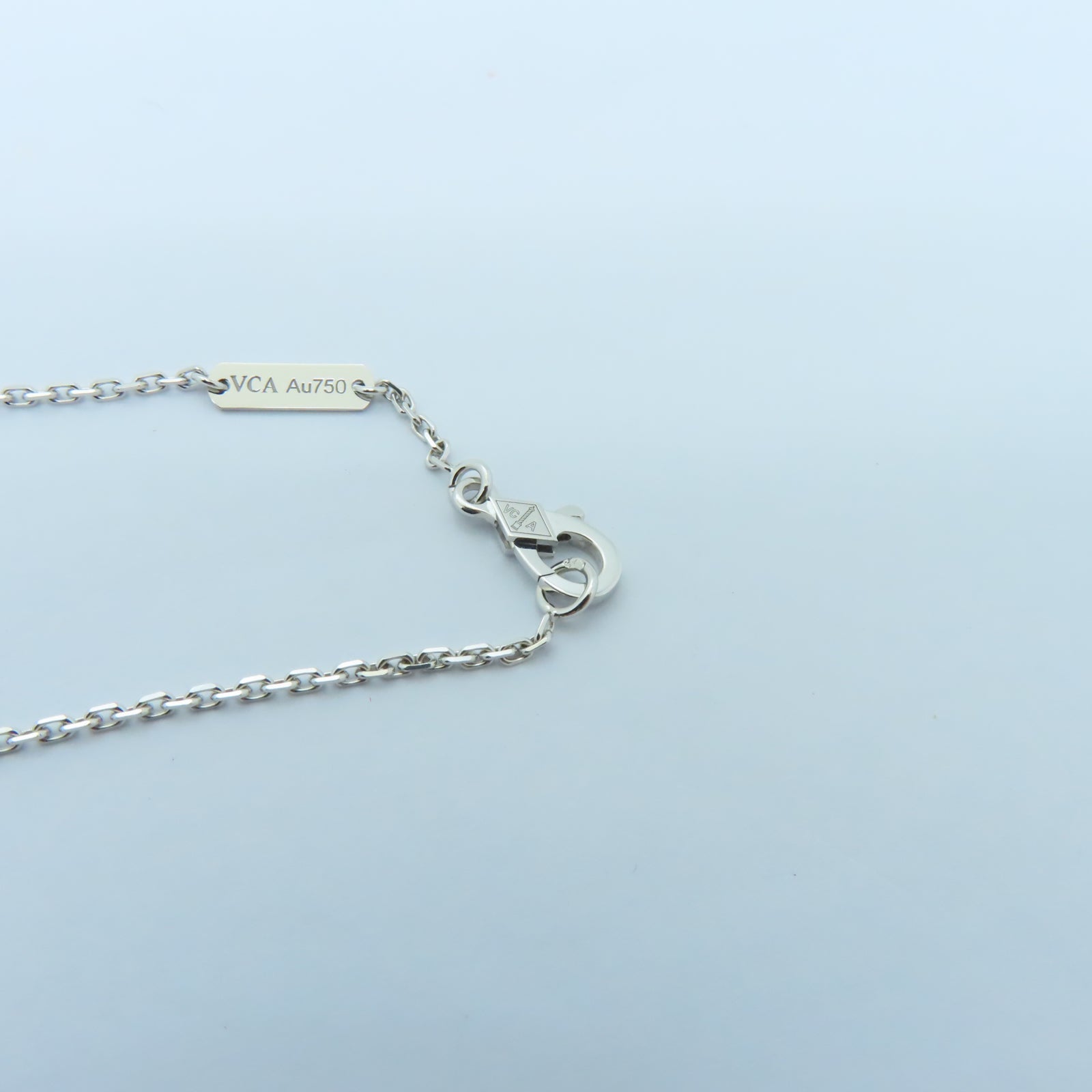 Van Cleef & Arpels 18K白金Vintage Alhambra 0.48ct鑽石項鍊銀色