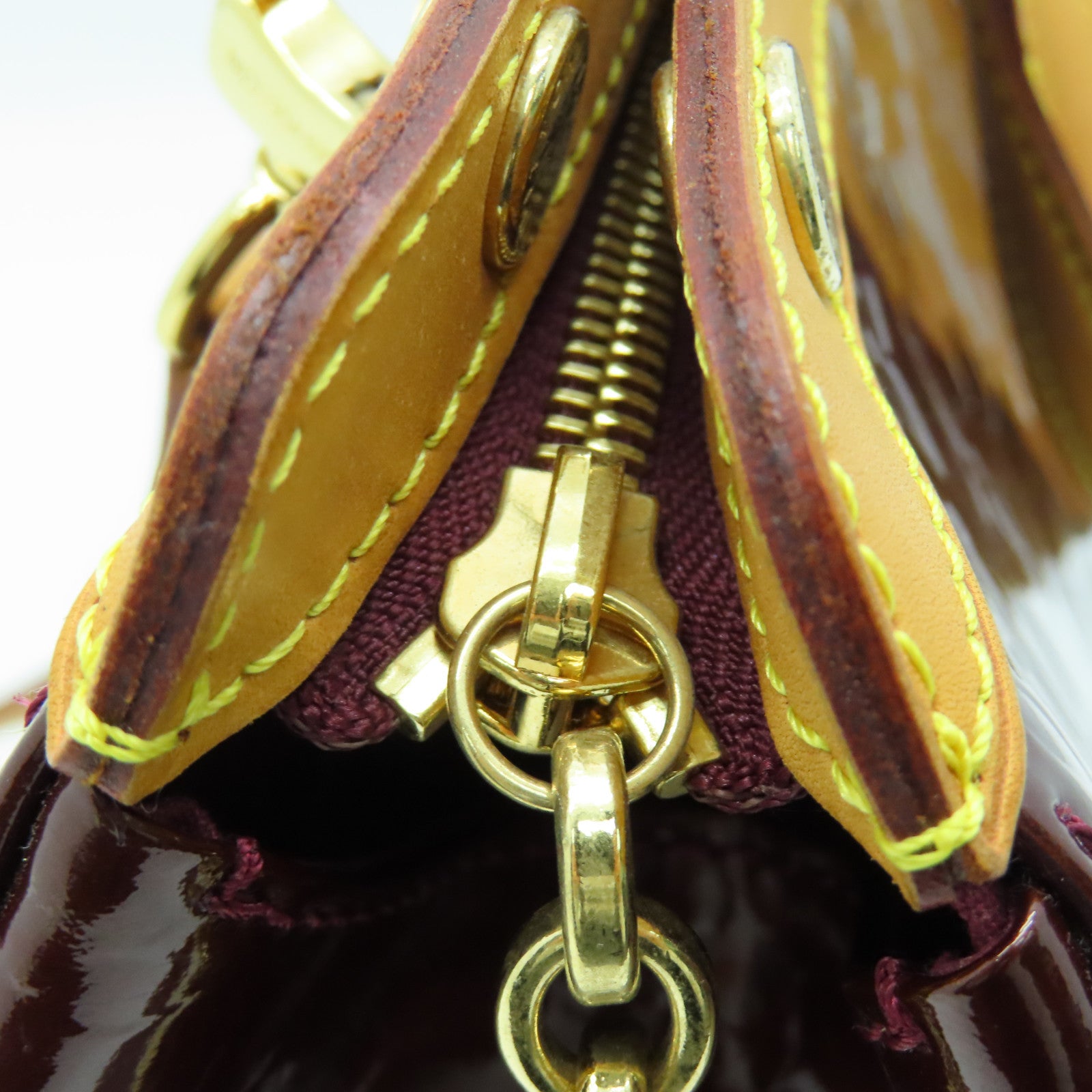 LOUIS VUITTON Vernis Brera MM金扣手挽袋酒红色