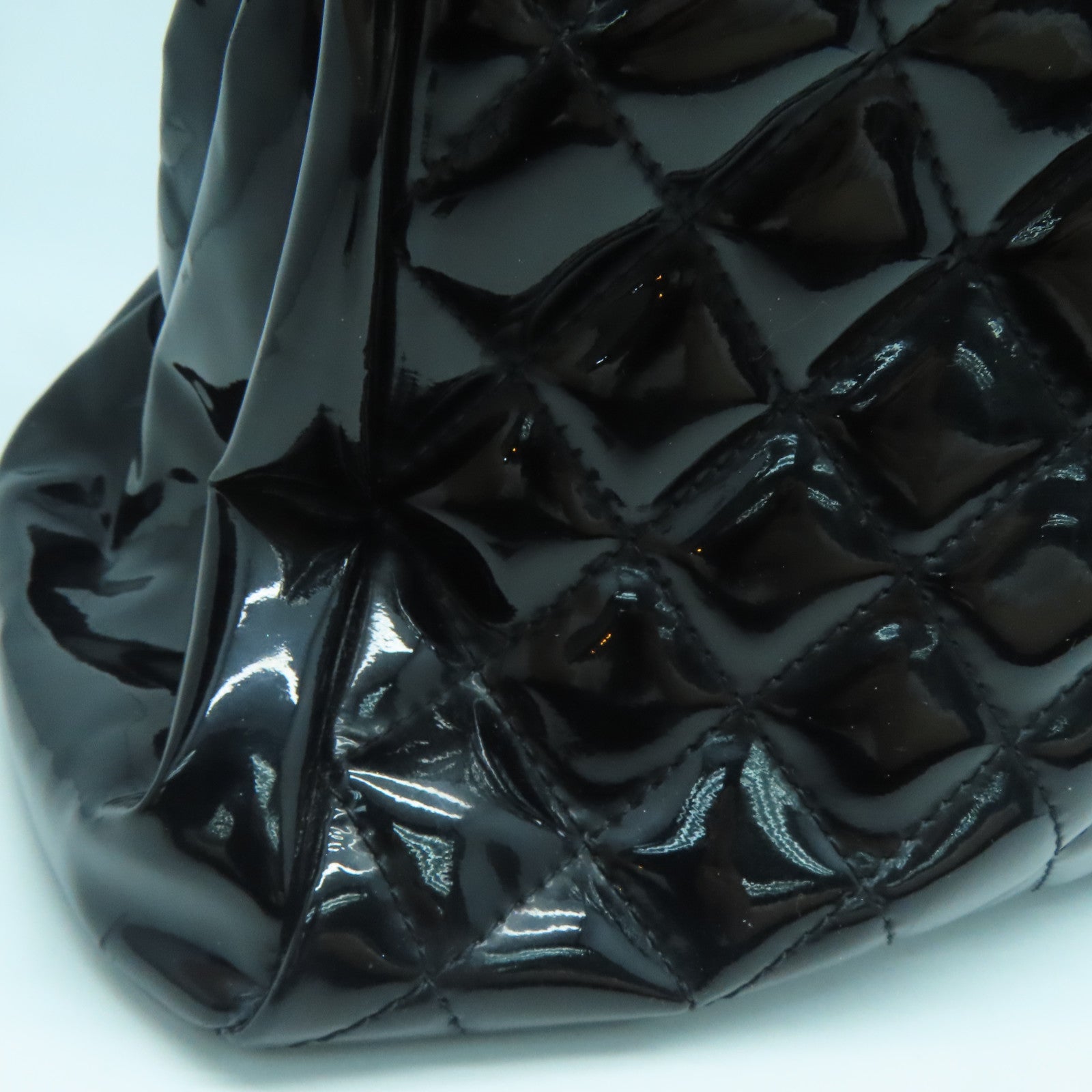 CHANEL 菱格漆皮皮革Chain Shoulder银扣肩背袋黑色