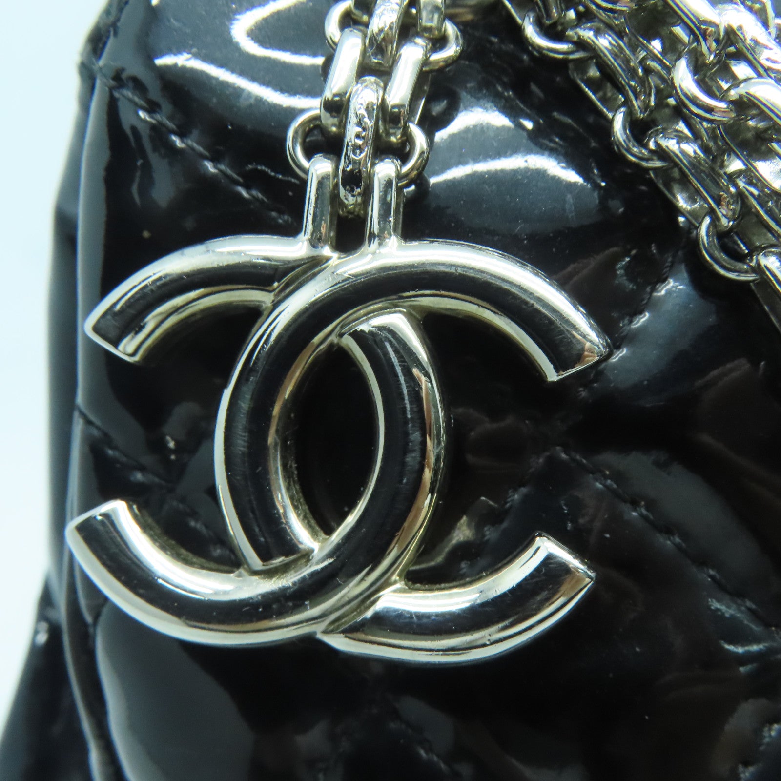 CHANEL 菱格漆皮皮革Chain Shoulder银扣肩背袋黑色