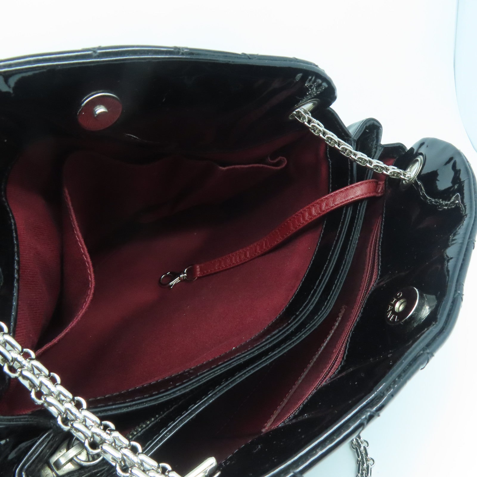 CHANEL 菱格漆皮皮革Chain Shoulder银扣肩背袋黑色