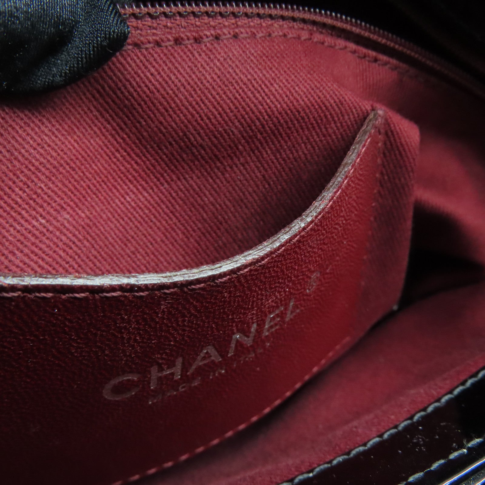 CHANEL 菱格漆皮皮革Chain Shoulder银扣肩背袋黑色
