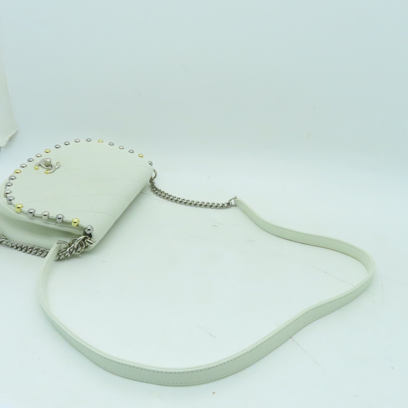 CHANEL 菱格牛皮皮革Bubble Flap Bag金扣/銀扣鏈帶肩背袋白色