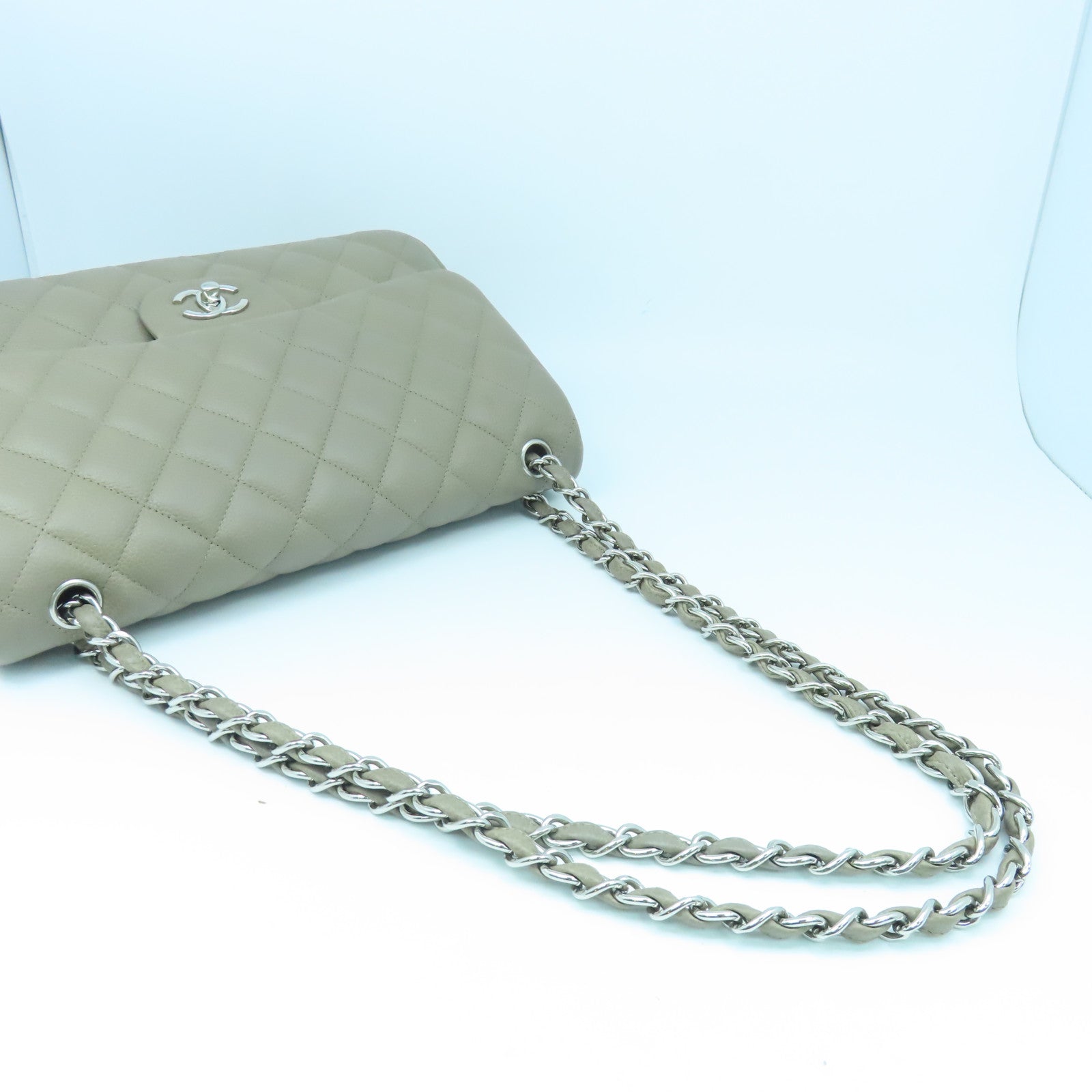 CHANEL 牛皮皮革Classic Jumbo Double Flat銀扣肩背袋淺褐色