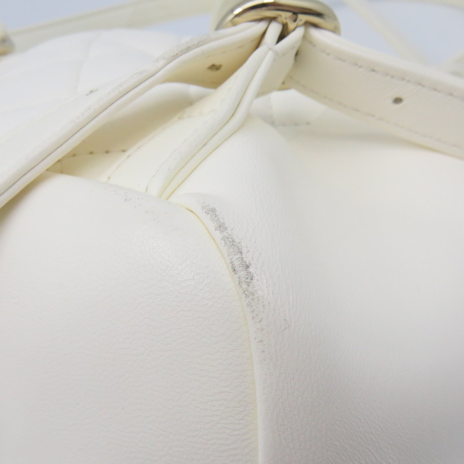 CHANEL菱格牛皮皮革Backpack金扣链带背包米白色