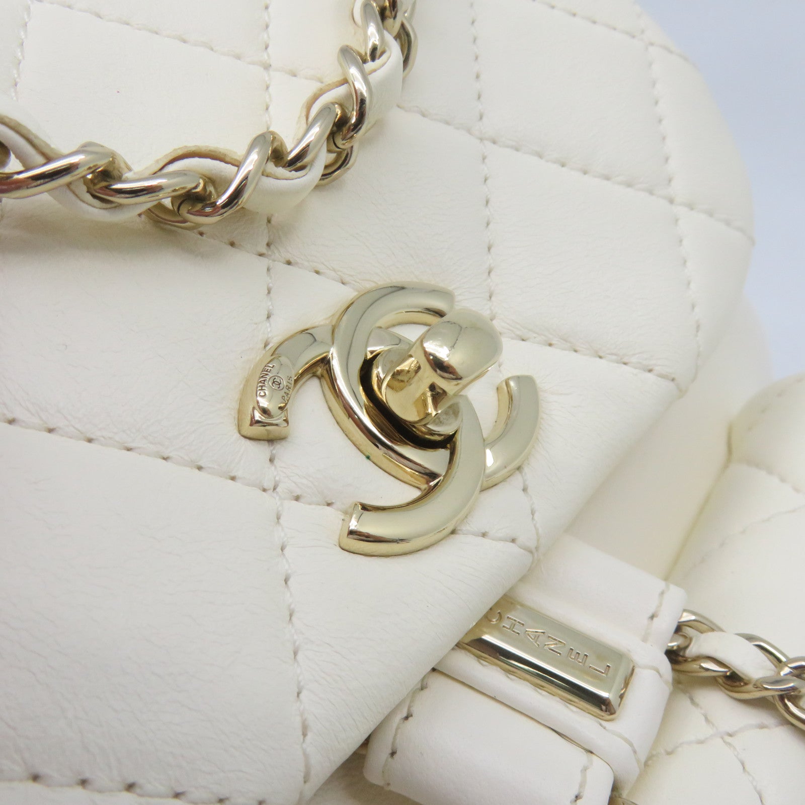 CHANEL菱格牛皮皮革Backpack金扣链带背包米白色