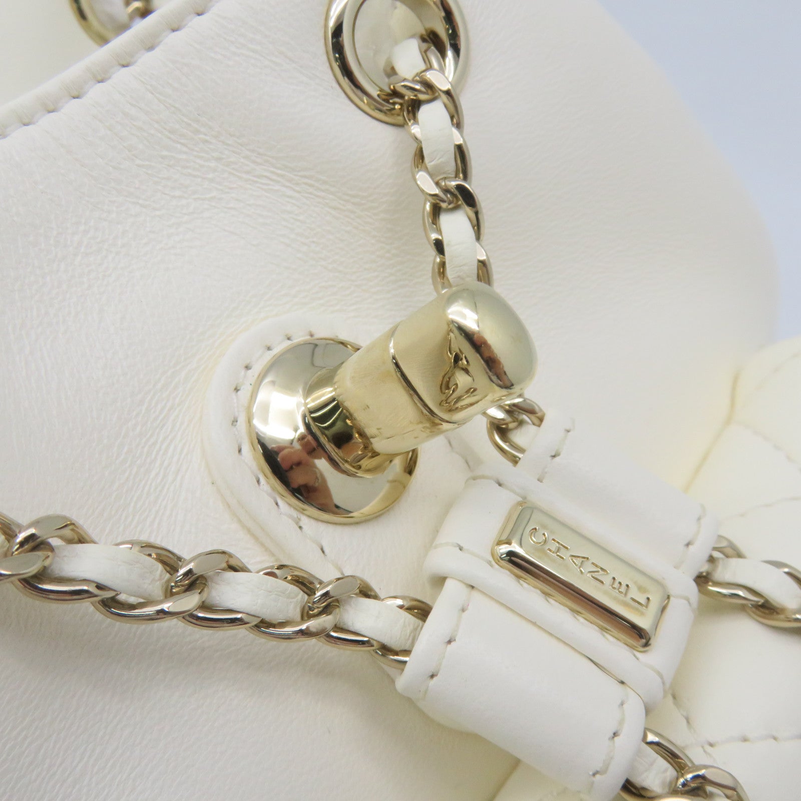 CHANEL菱格牛皮皮革Backpack金扣链带背包米白色