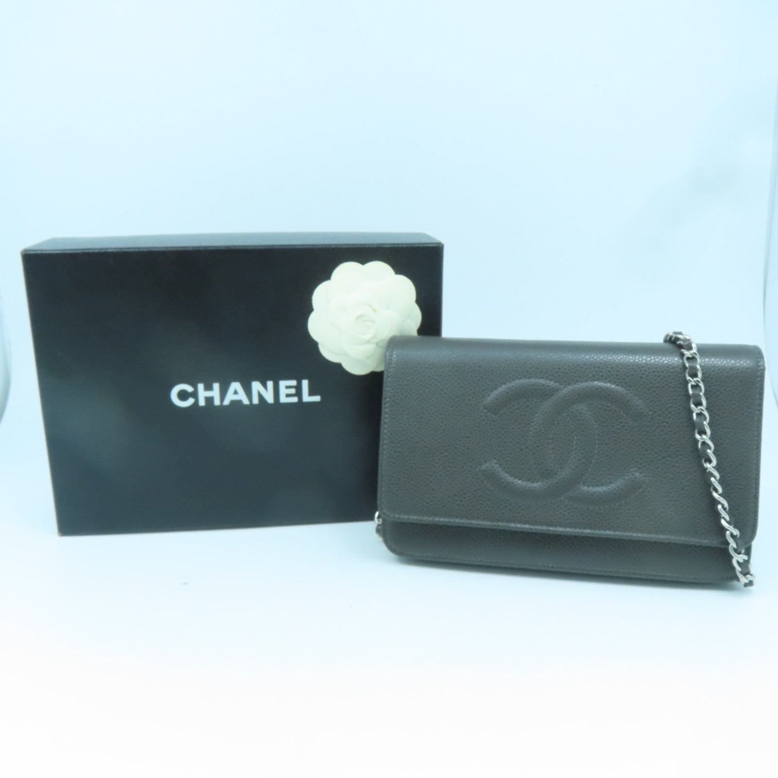 CHANEL Caviar皮革Wallet on Chain銀扣鏈帶肩背袋灰色