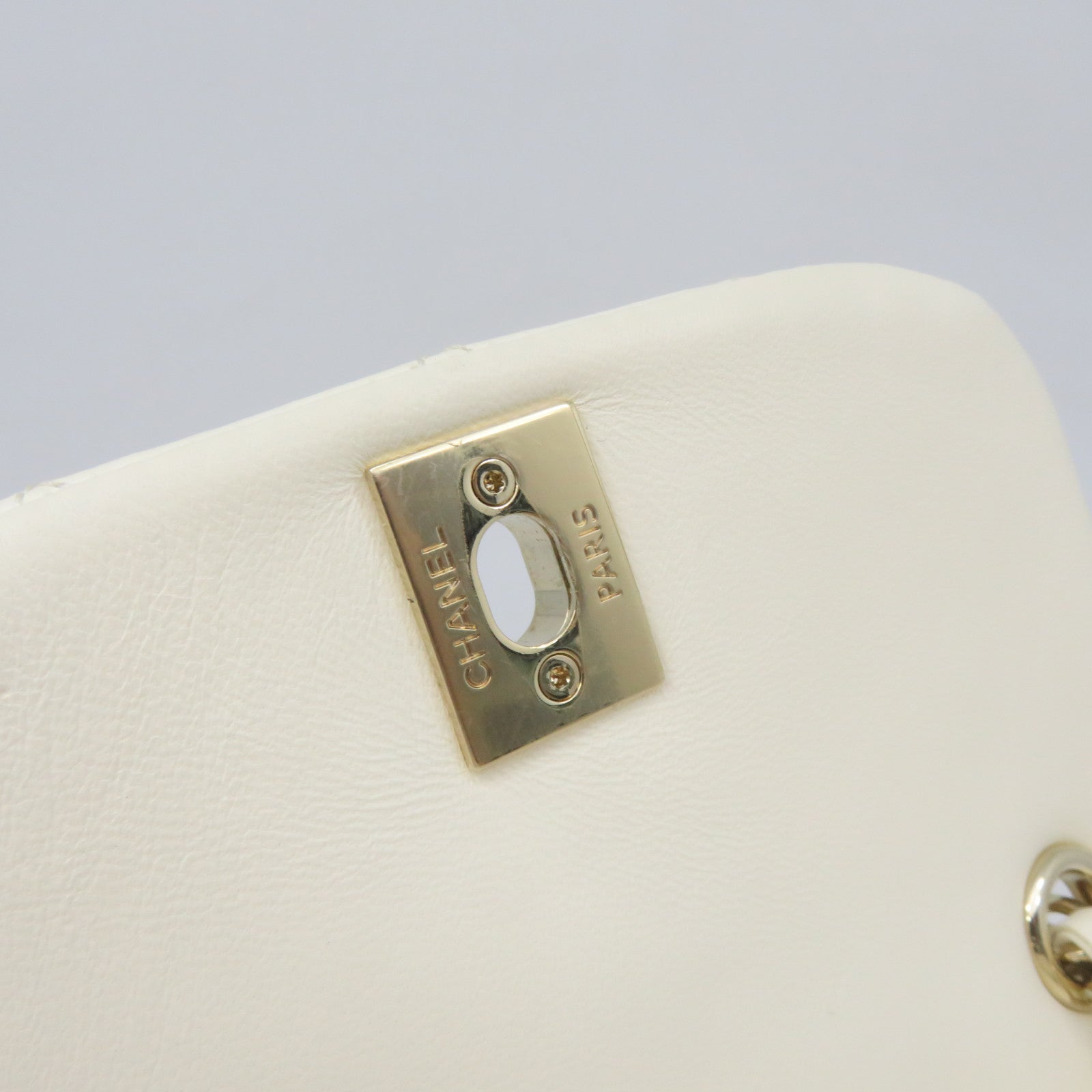 CHANEL菱格牛皮皮革Backpack金扣链带背包米白色