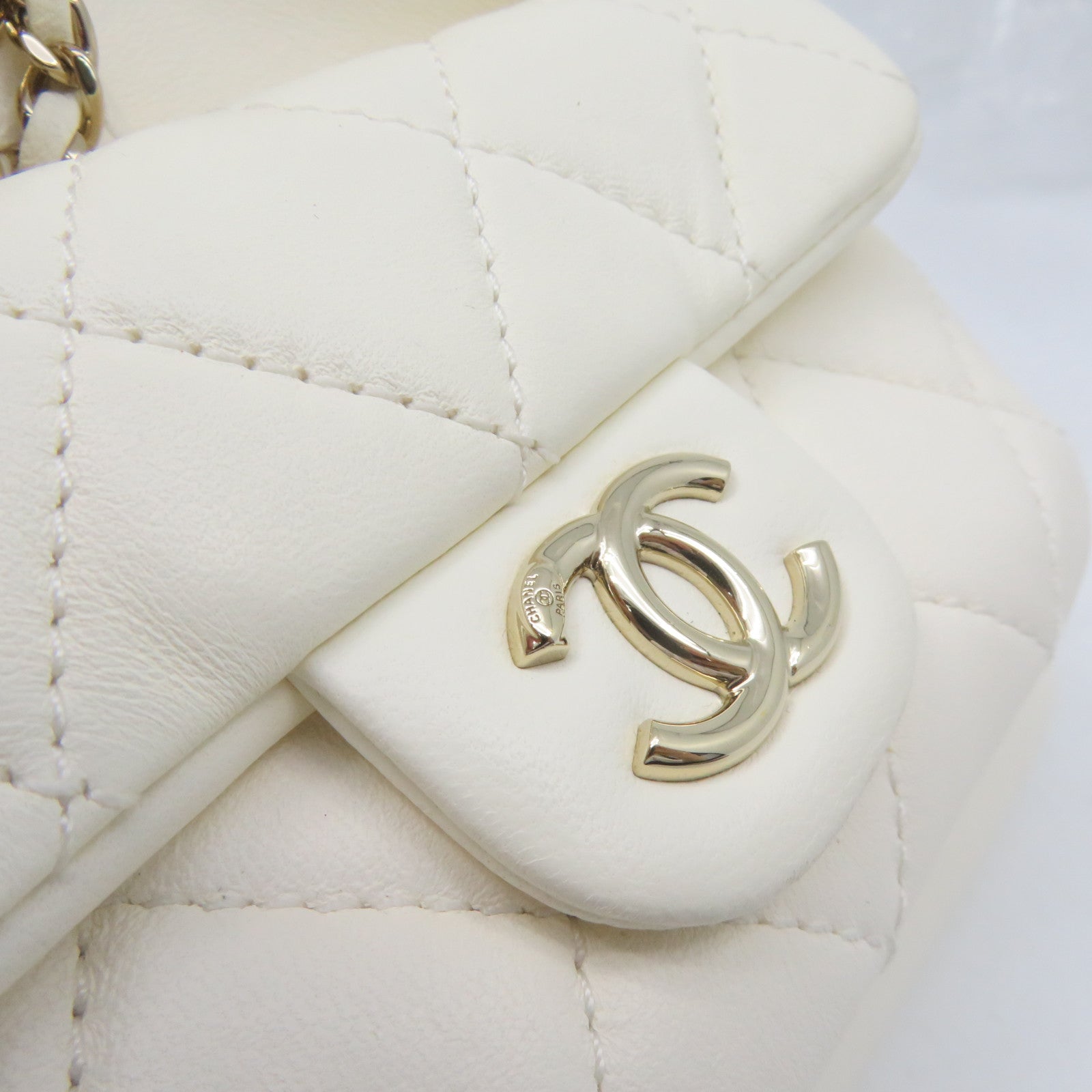 CHANEL菱格牛皮皮革Backpack金扣链带背包米白色