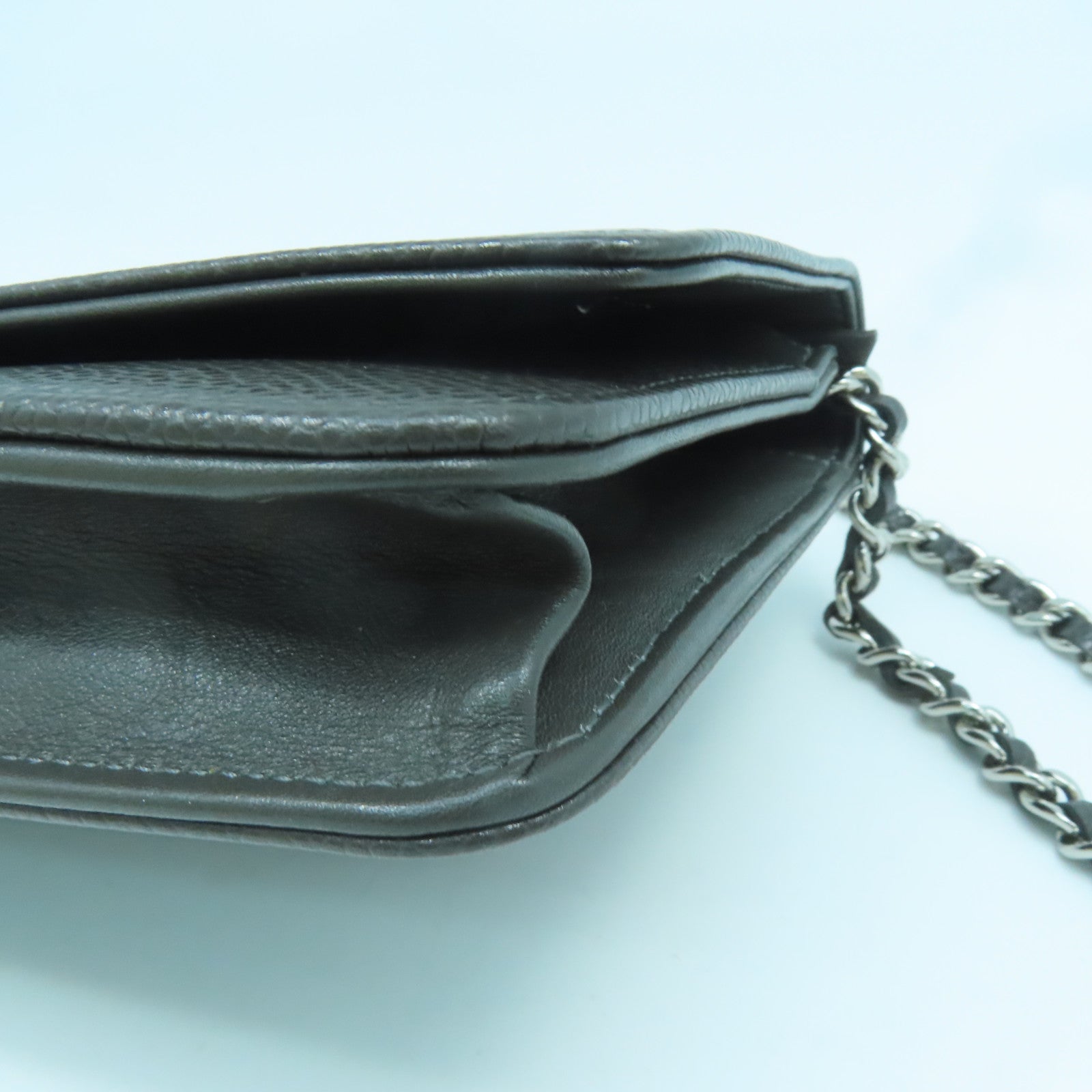 CHANEL Caviar皮革Wallet on Chain銀扣鏈帶肩背袋灰色