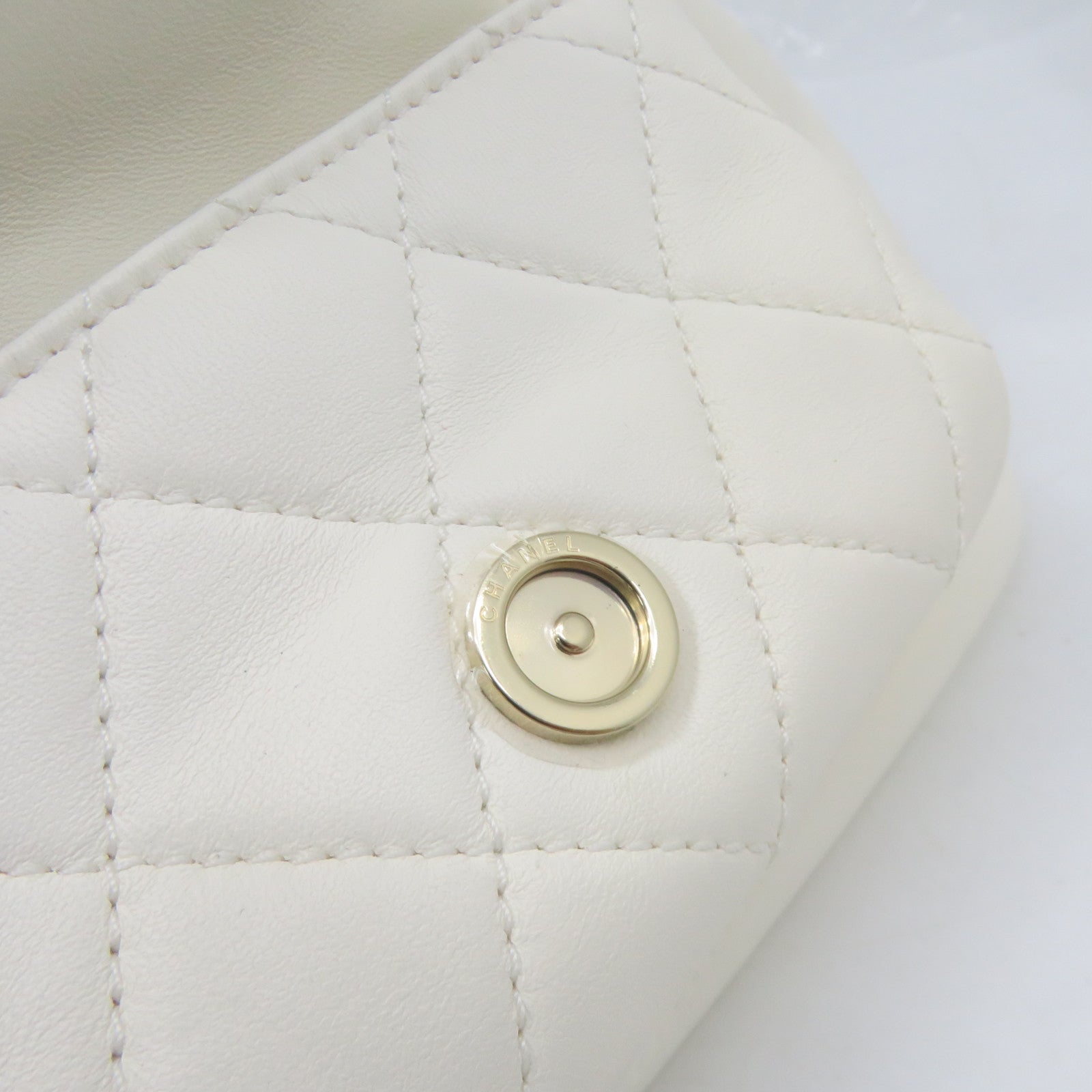 CHANEL菱格牛皮皮革Backpack金扣链带背包米白色