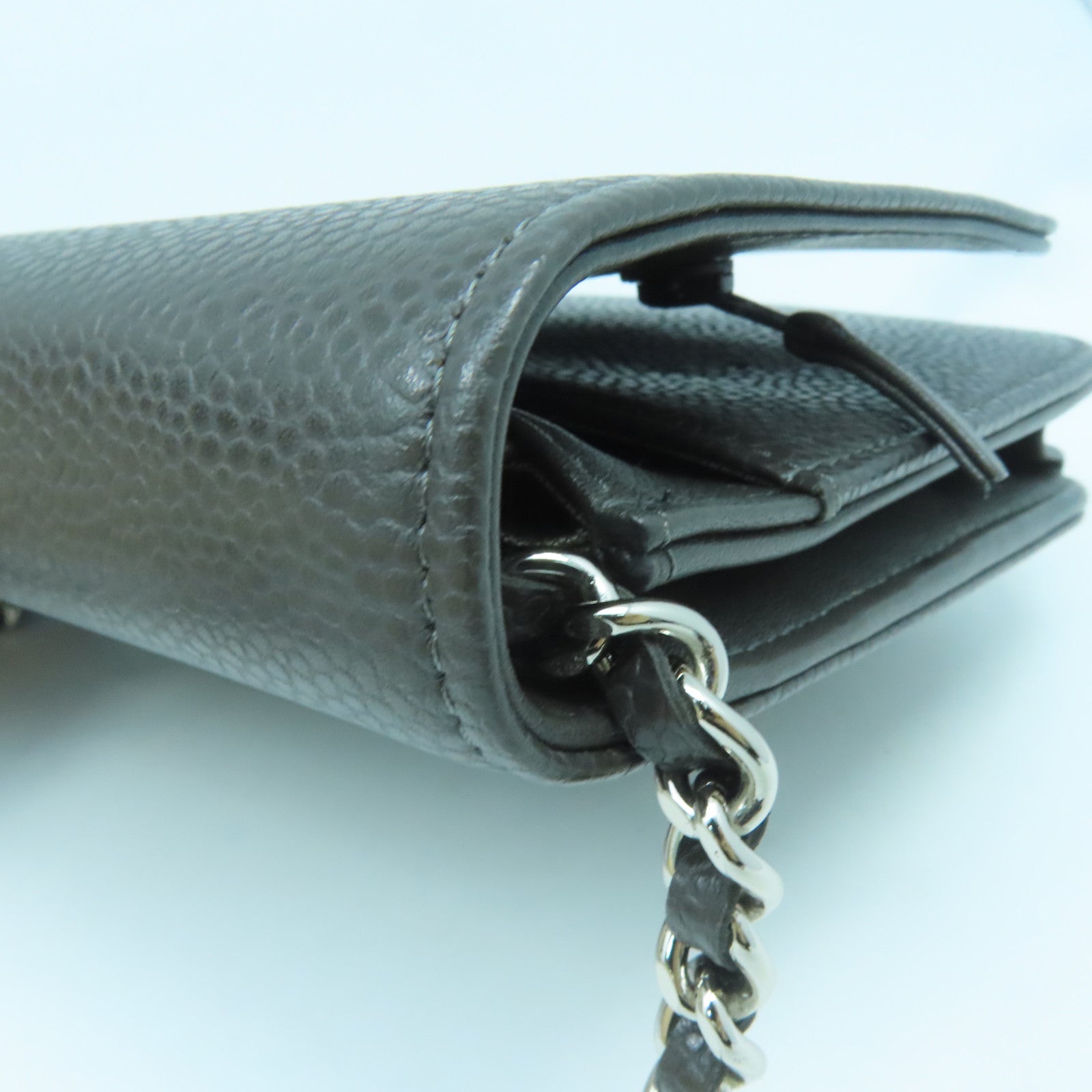 CHANEL Caviar皮革Wallet on Chain銀扣鏈帶肩背袋灰色