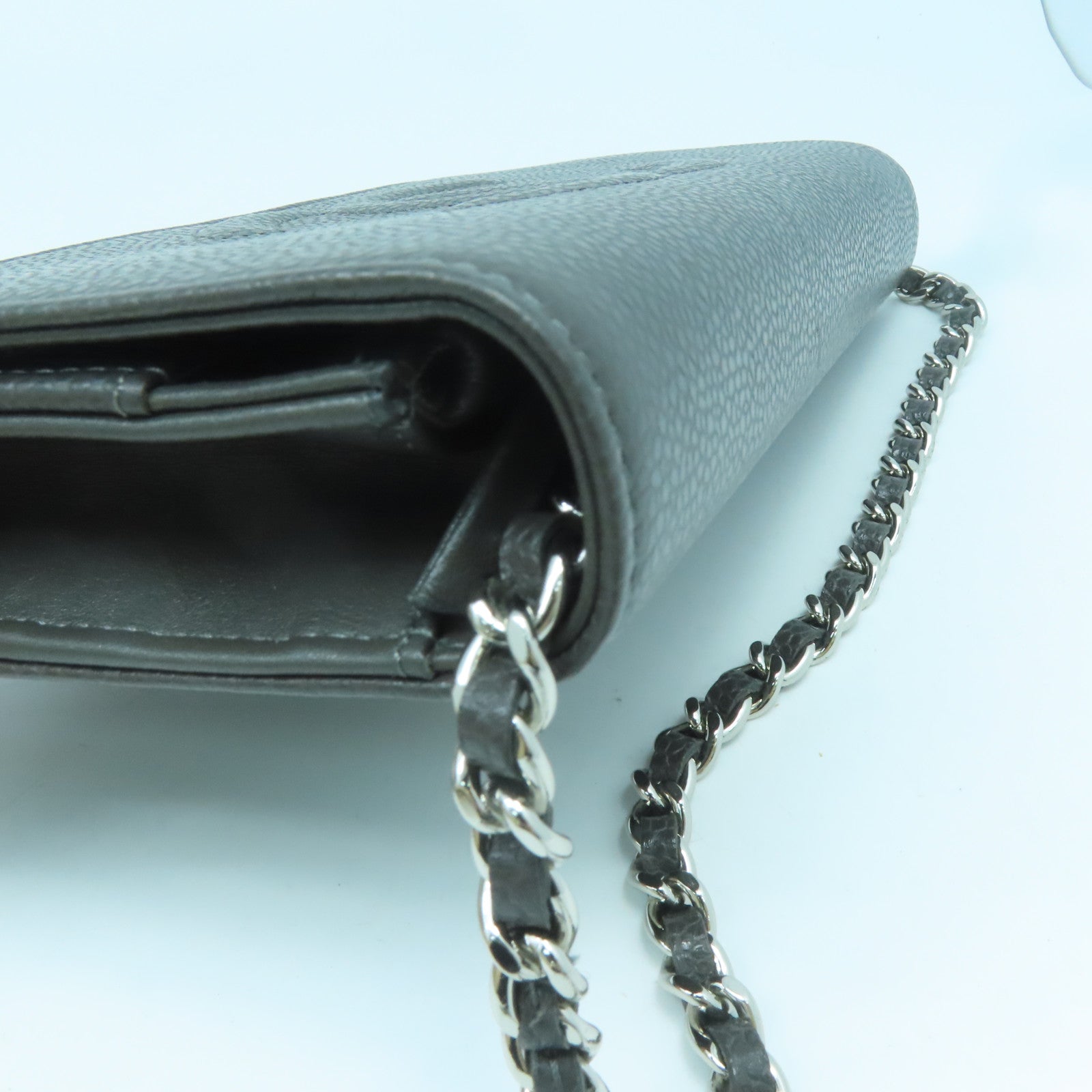 CHANEL Caviar皮革Wallet on Chain銀扣鏈帶肩背袋灰色