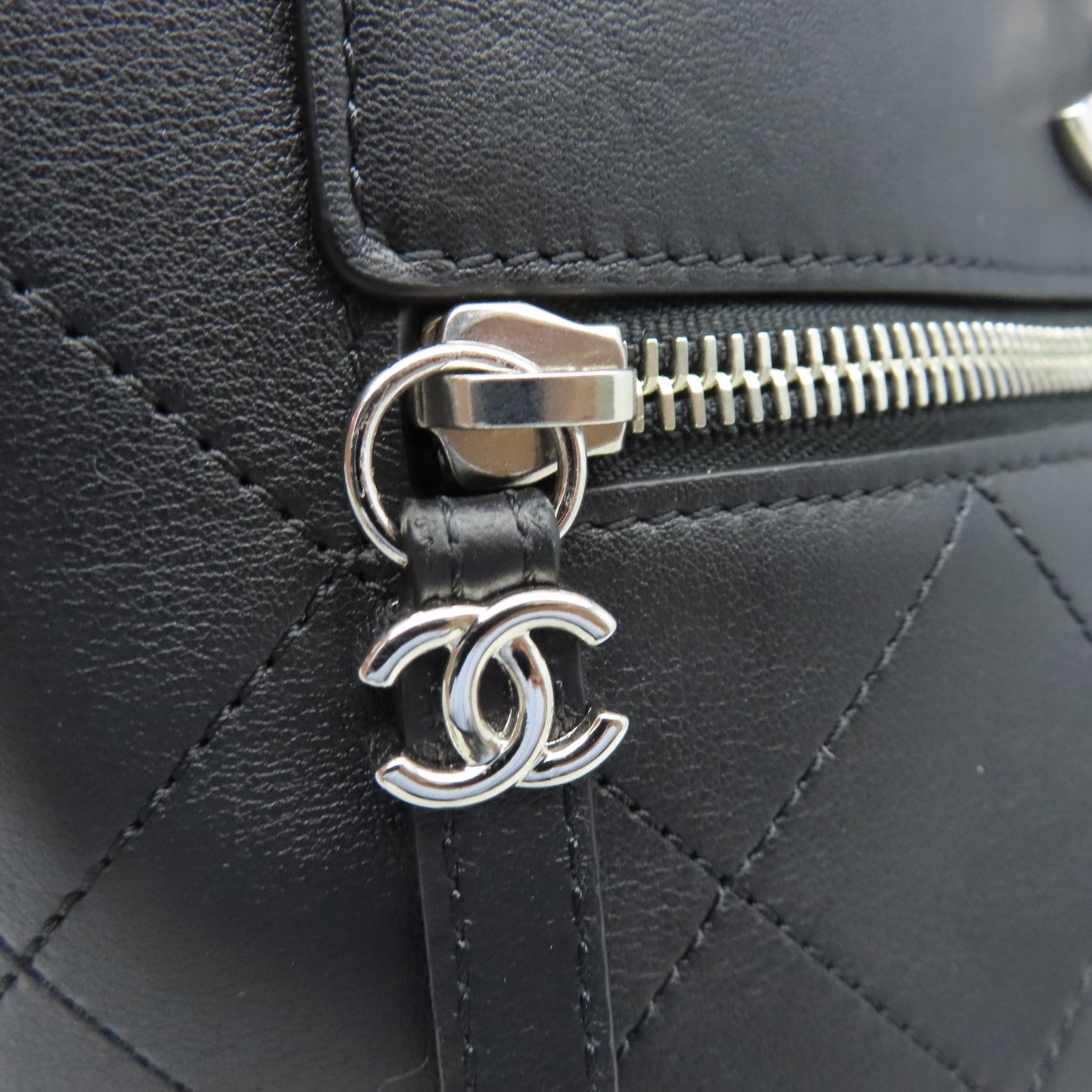 CHANEL 菱格牛皮皮革Chain Shoulder銀扣鏈帶肩背袋黑色