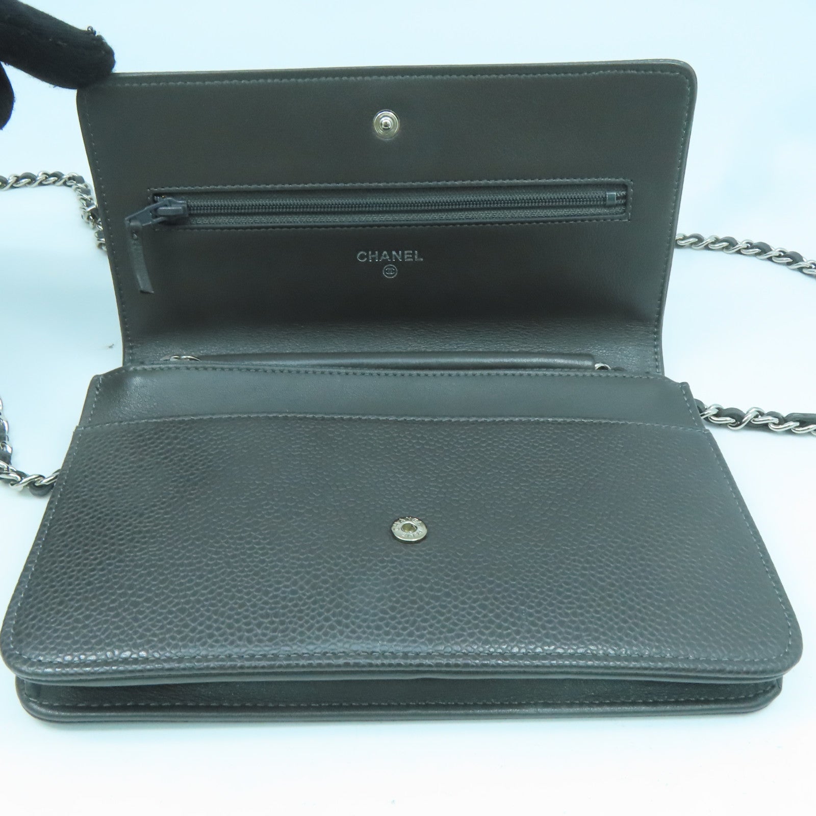 CHANEL Caviar皮革Wallet on Chain銀扣鏈帶肩背袋灰色