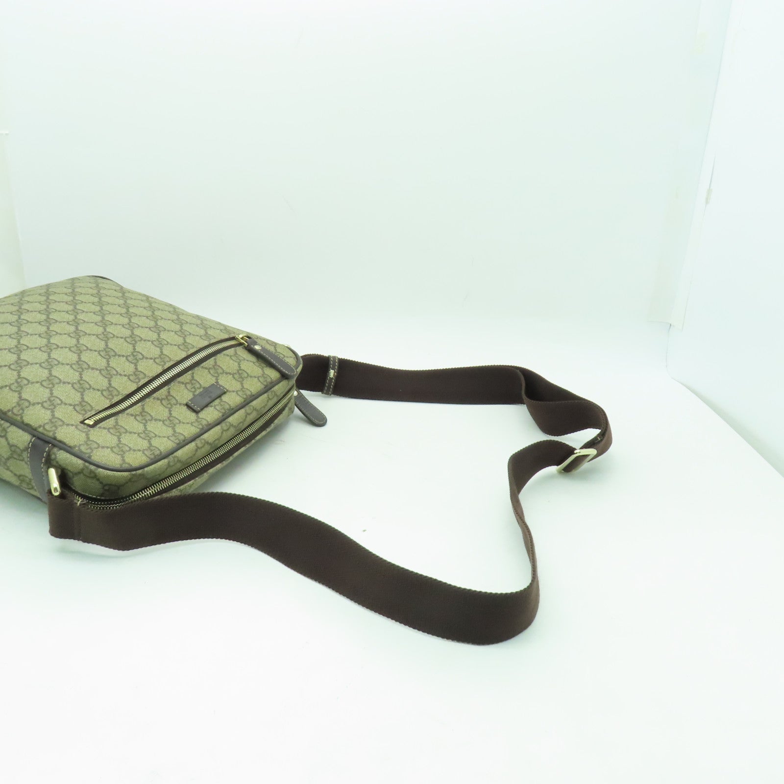 GUCCI 塗層帆布Shoulder Bag金扣肩背袋棕色