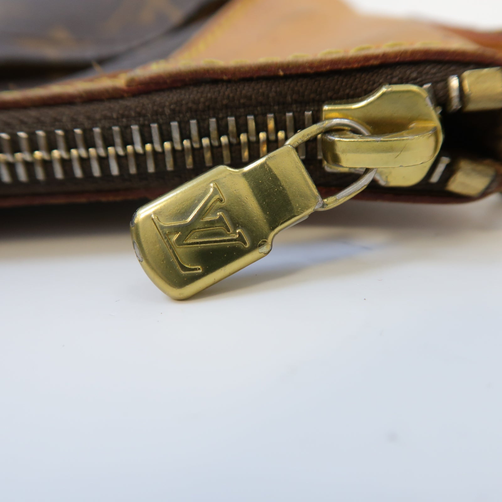 LOUIS VUITTON Monogram Odeon PM金扣肩背袋啡色