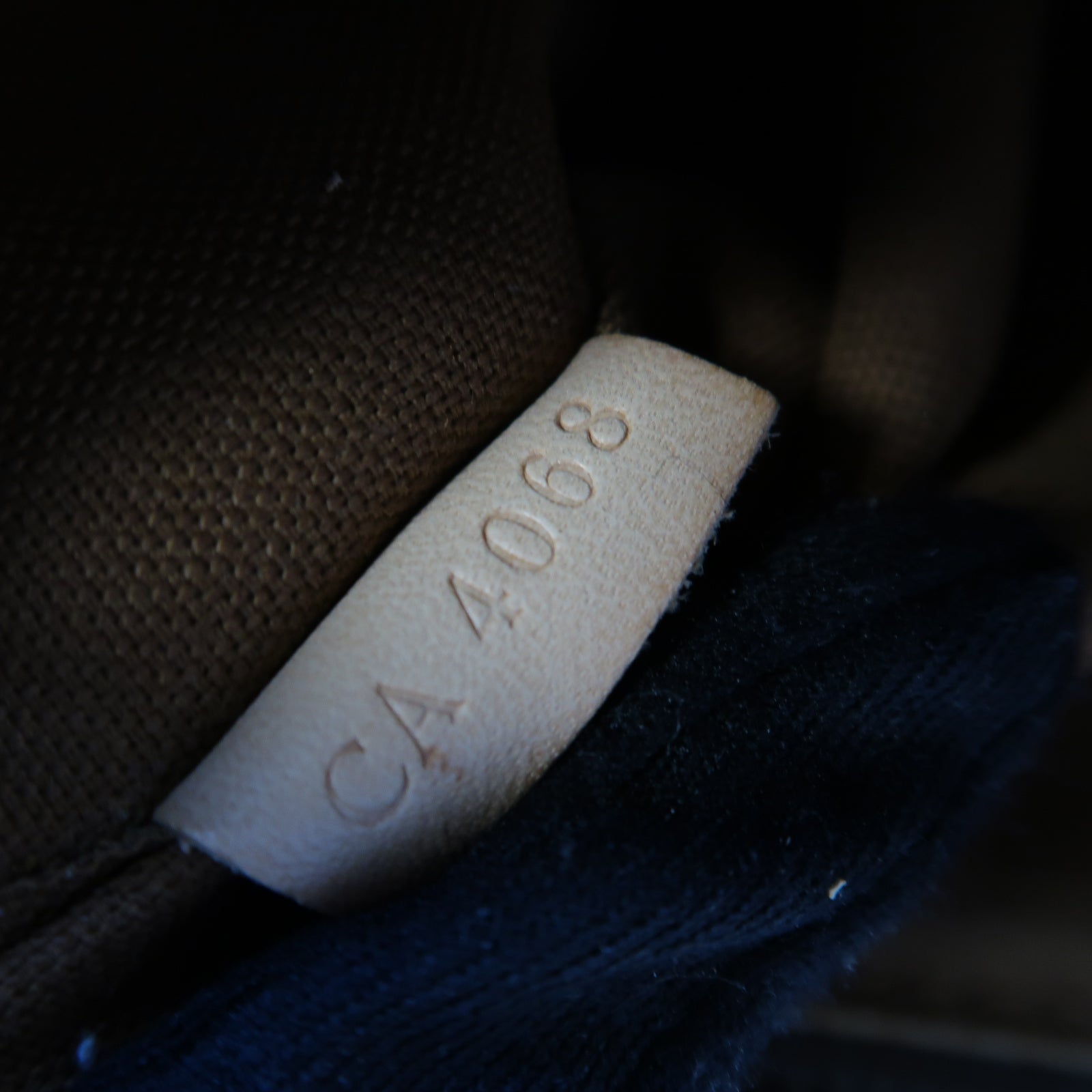 LOUIS VUITTON Monogram Odeon PM金扣肩背袋啡色