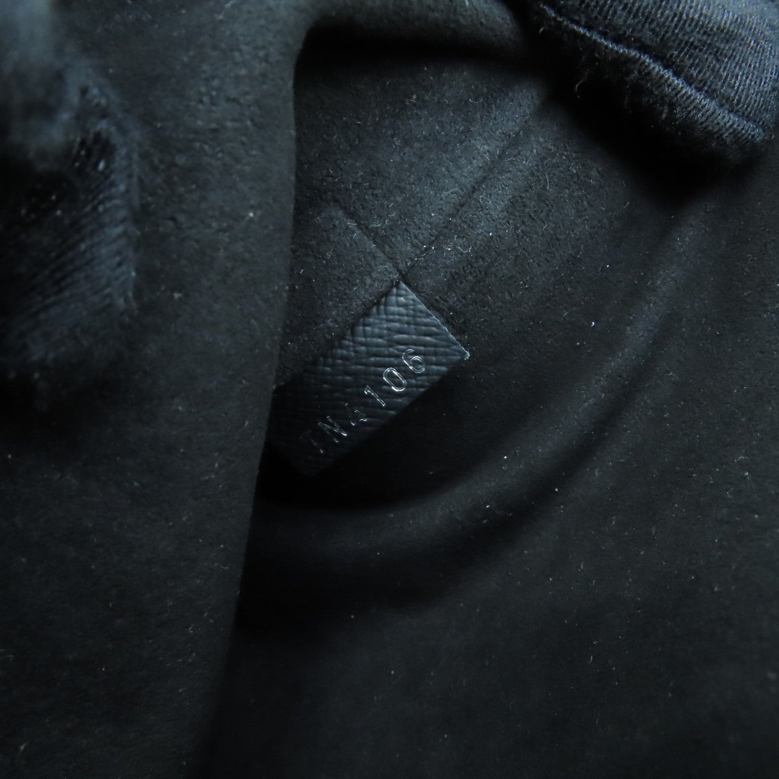 LOUIS VUITTON Epi Pochette Jules PM銀扣手拿包黑色