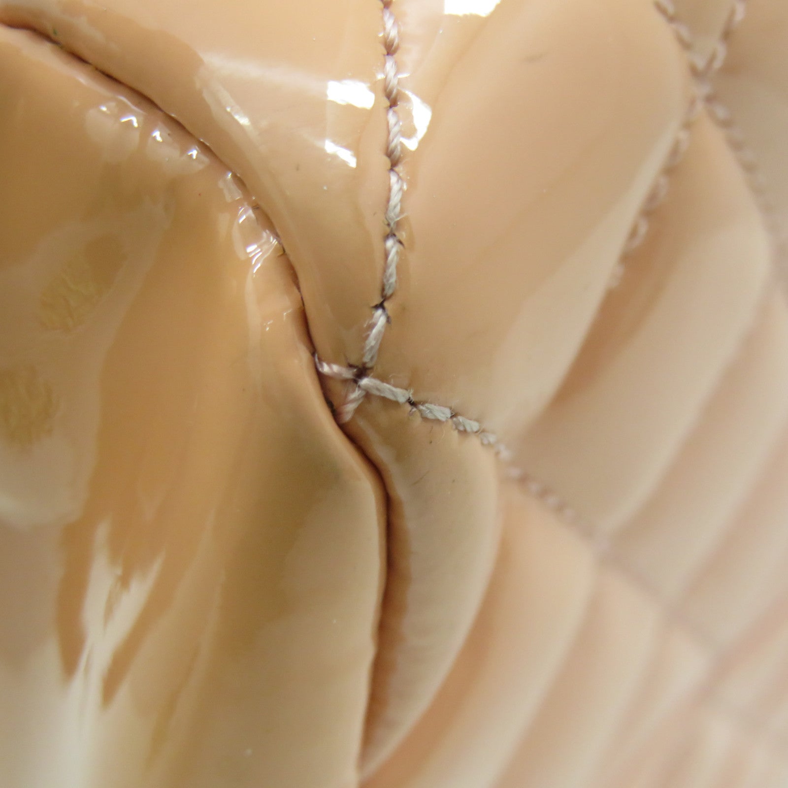 CHANEL 【激減優惠】菱格漆皮Chain Shoulder鏈帶肩背袋裸色