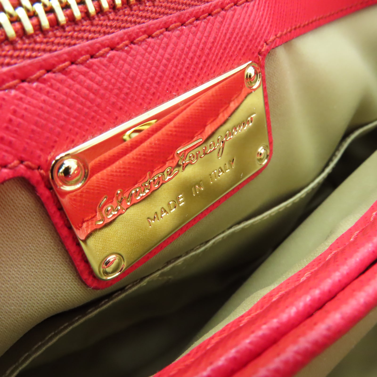 Salvatore Ferragamo 牛皮皮革Bow Handbag金扣肩背袋紅色