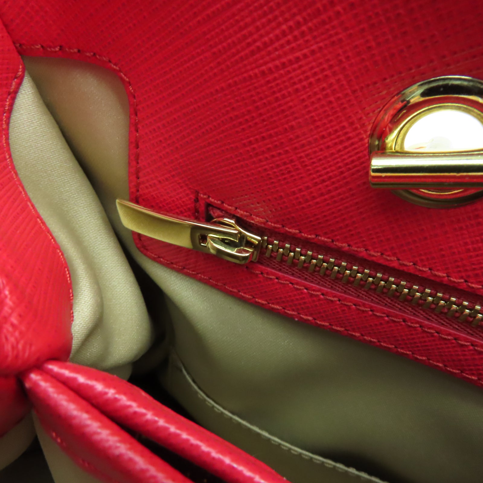 Salvatore Ferragamo 牛皮皮革Bow Handbag金扣肩背袋紅色