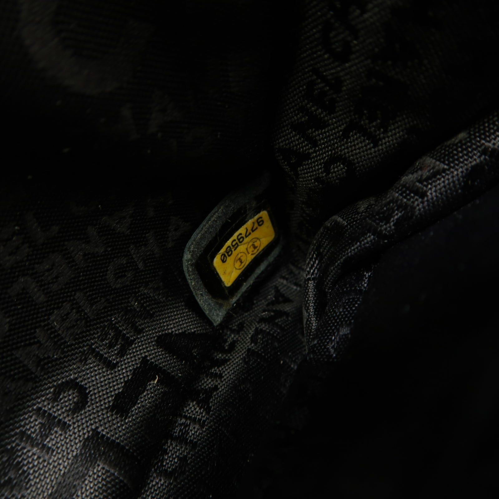 CHANEL 菱格牛皮皮革Chain Shoulder Bag銀扣鏈帶肩背袋黒色