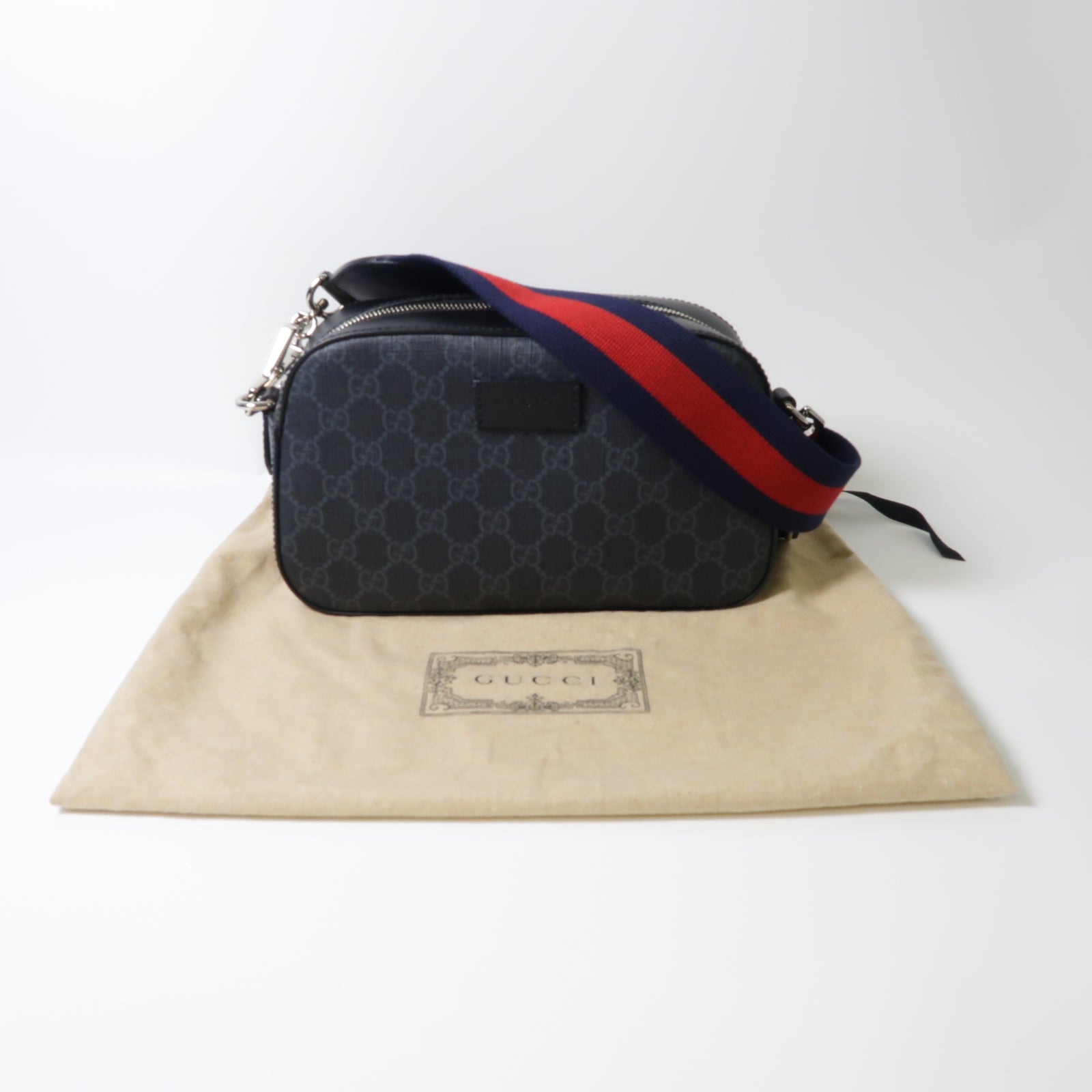 GUCCI 塗層帆布GG Supreme銀扣肩背袋黑色