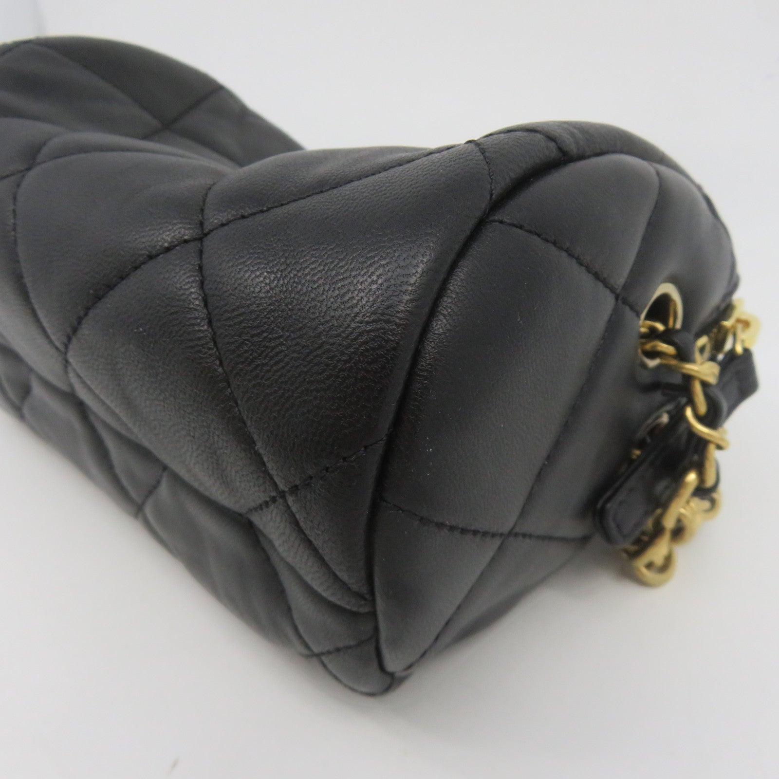 CHANEL 羊皮皮革Chain Shoulder金扣肩背袋黑色