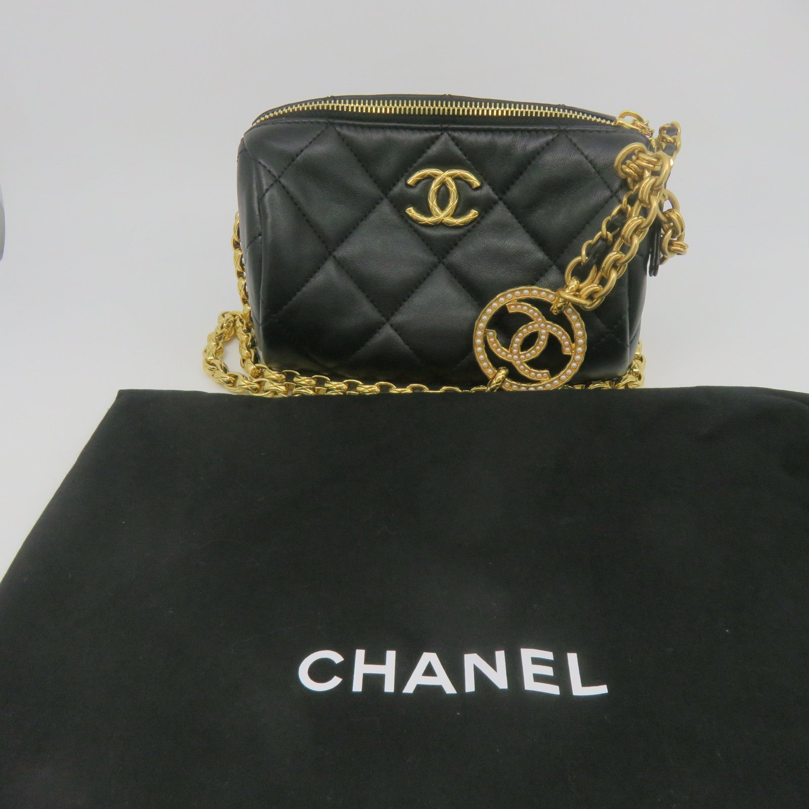 CHANEL 羊皮皮革Chain Shoulder金扣肩背袋黑色