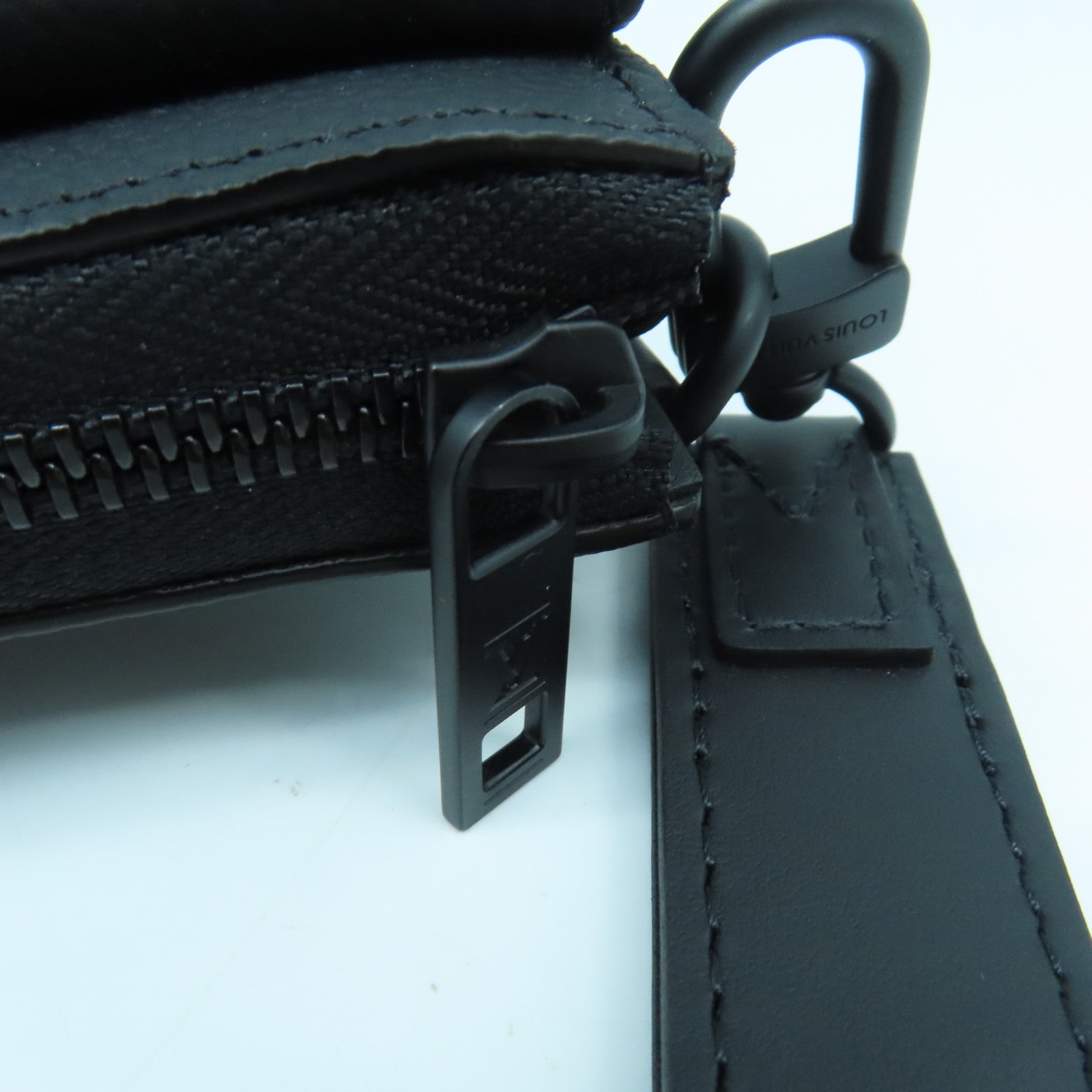 LOUIS VUITTON Grain皮革Aerogram Zippy Wallet長錢包黑色Noir