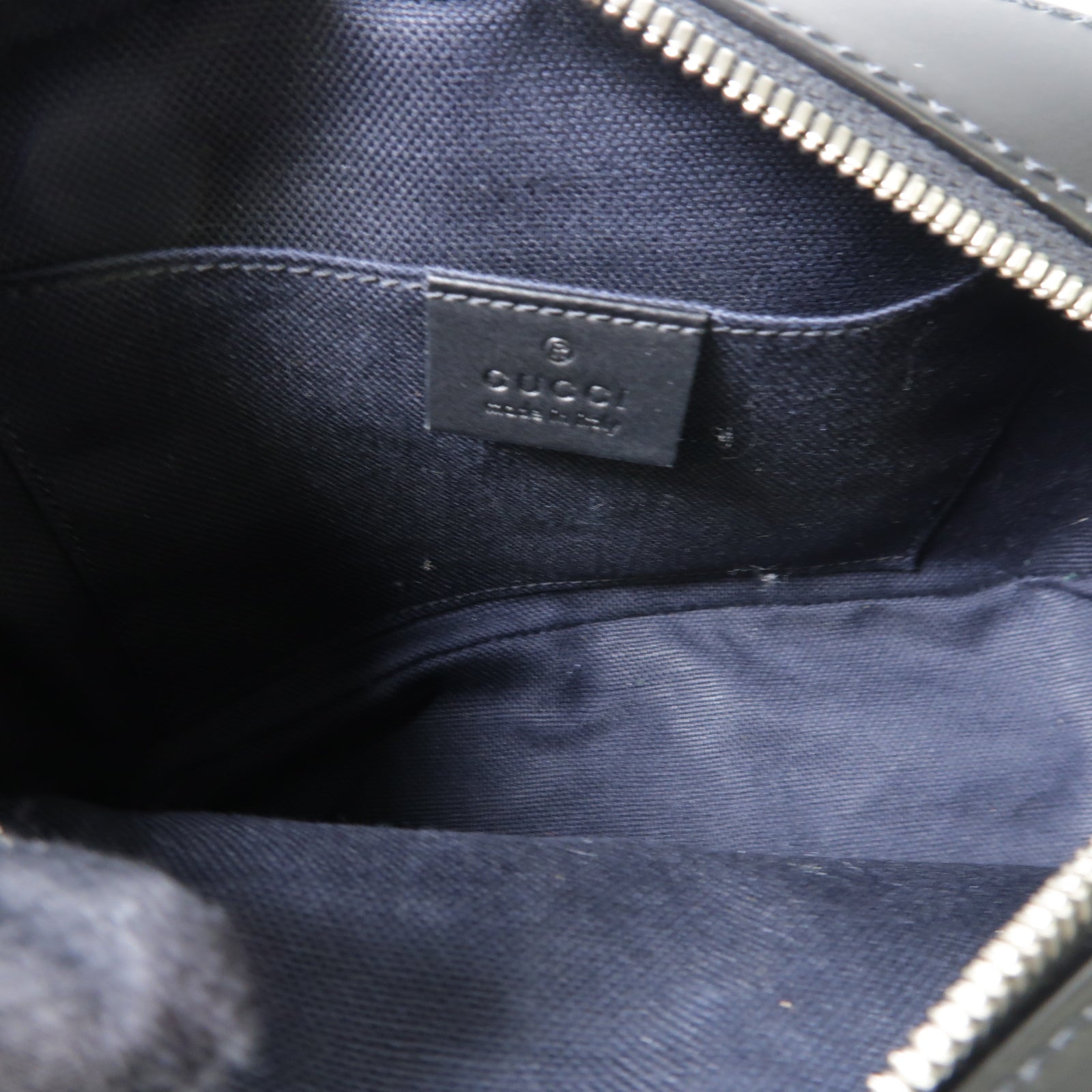 GUCCI 塗層帆布GG Supreme銀扣肩背袋黑色