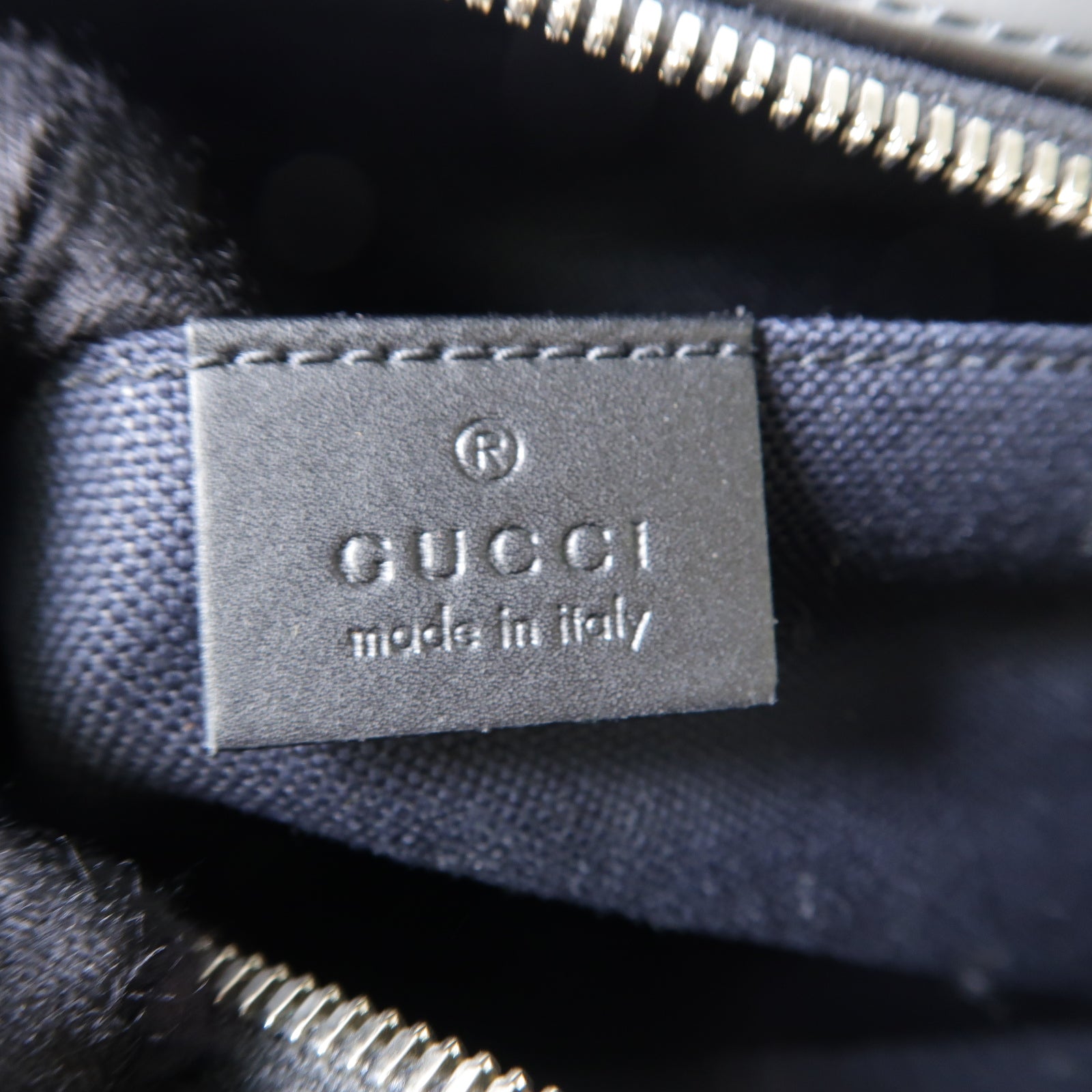 GUCCI 塗層帆布GG Supreme銀扣肩背袋黑色