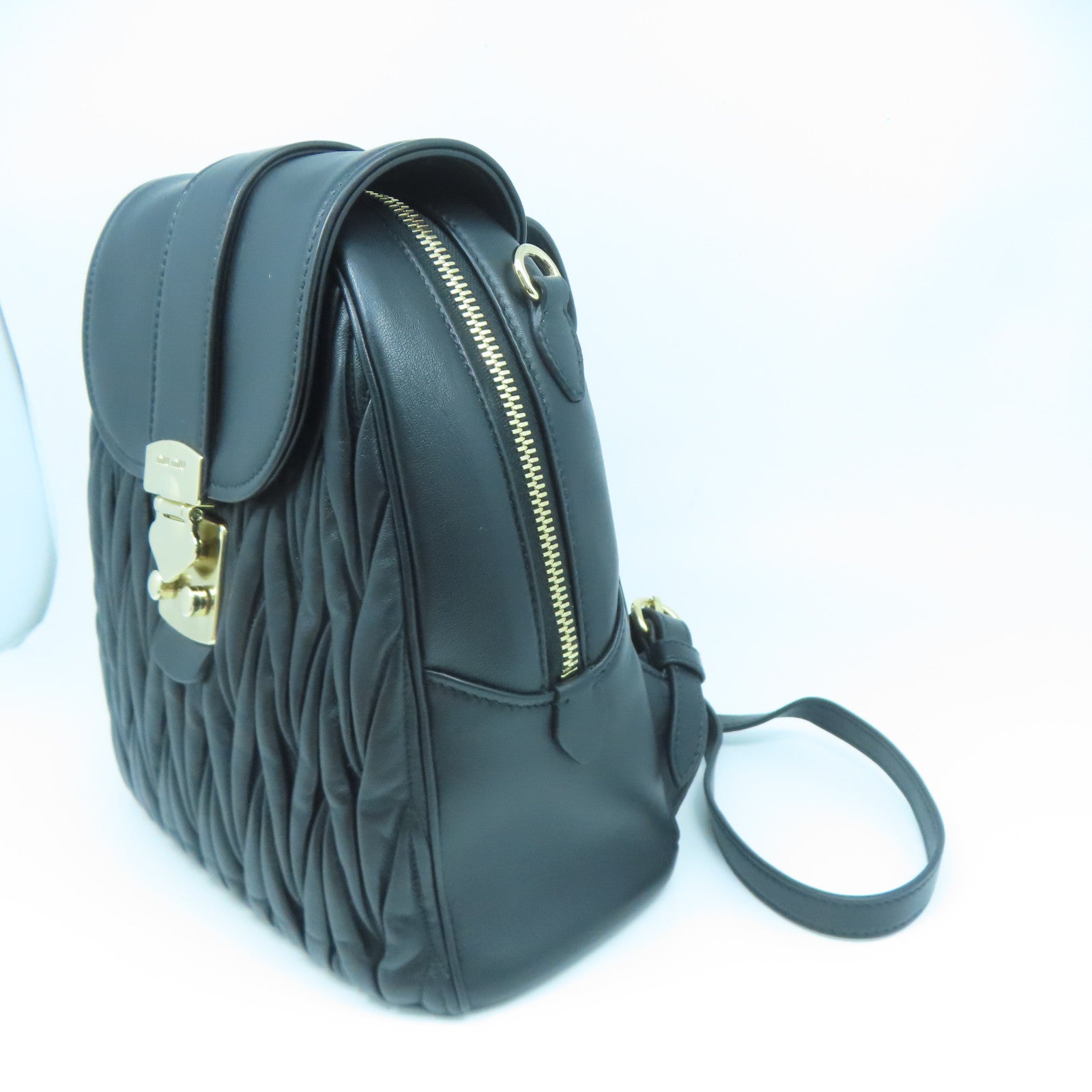 Miu Miu 羊皮皮革Miu Miu Backpack金扣背包黑色