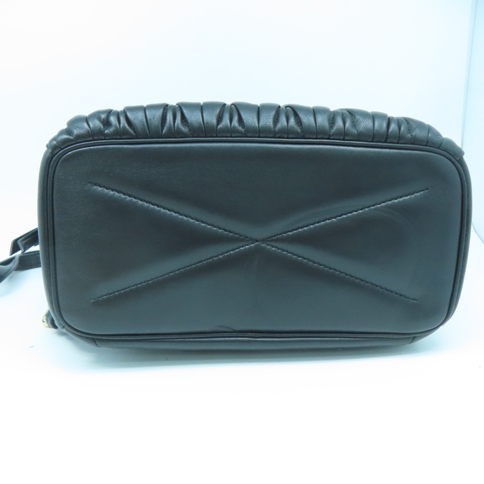 Miu Miu 羊皮皮革Miu Miu Backpack金扣背包黑色