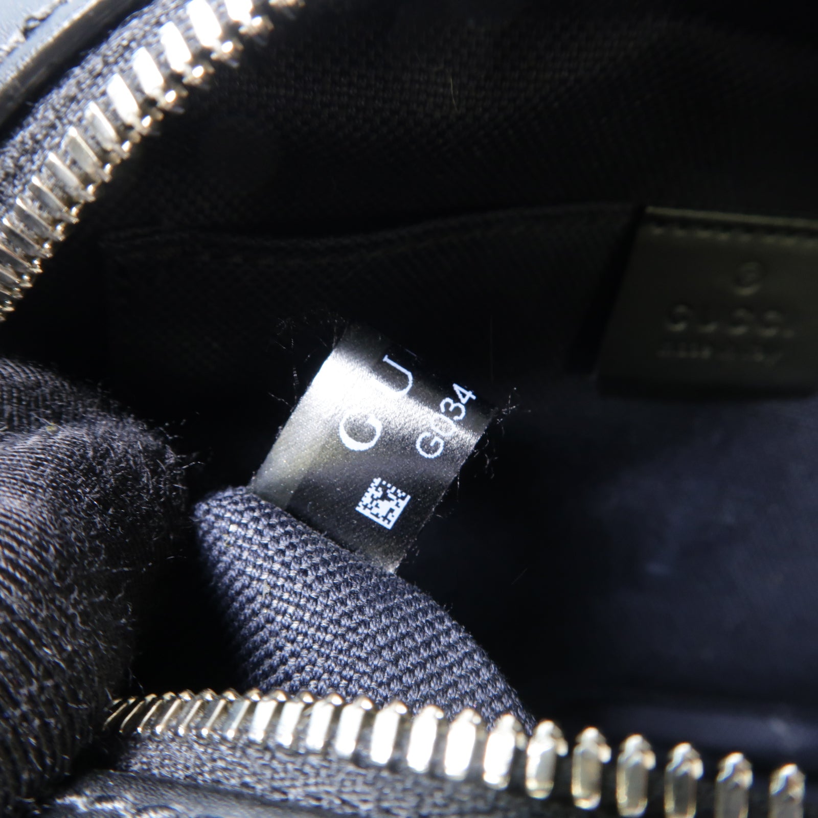 GUCCI 塗層帆布GG Supreme銀扣肩背袋黑色
