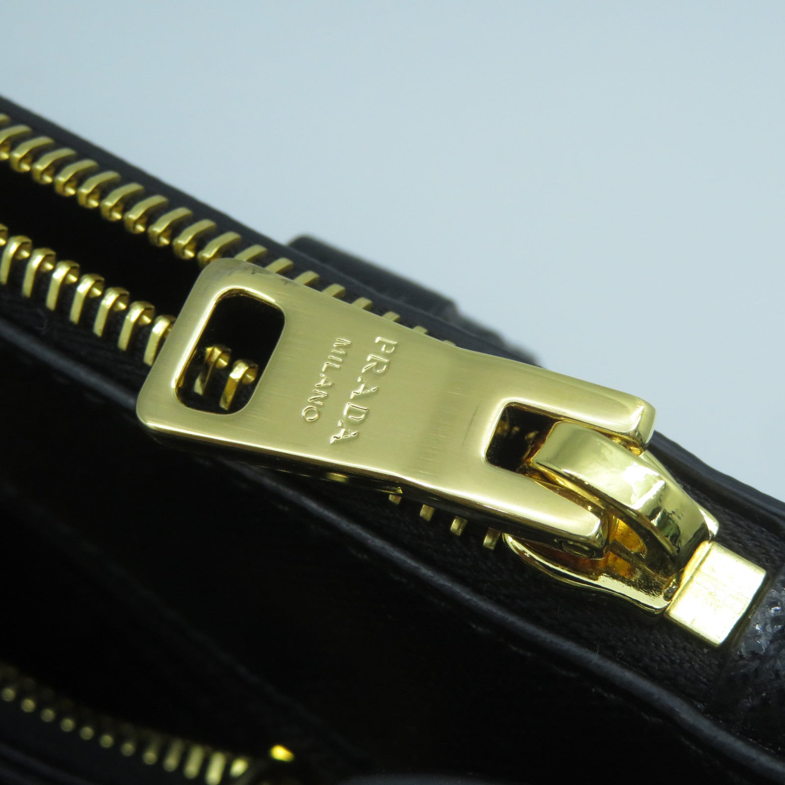 PRADA 牛皮皮革Galleria Small金扣手挽肩背兩用袋黑色