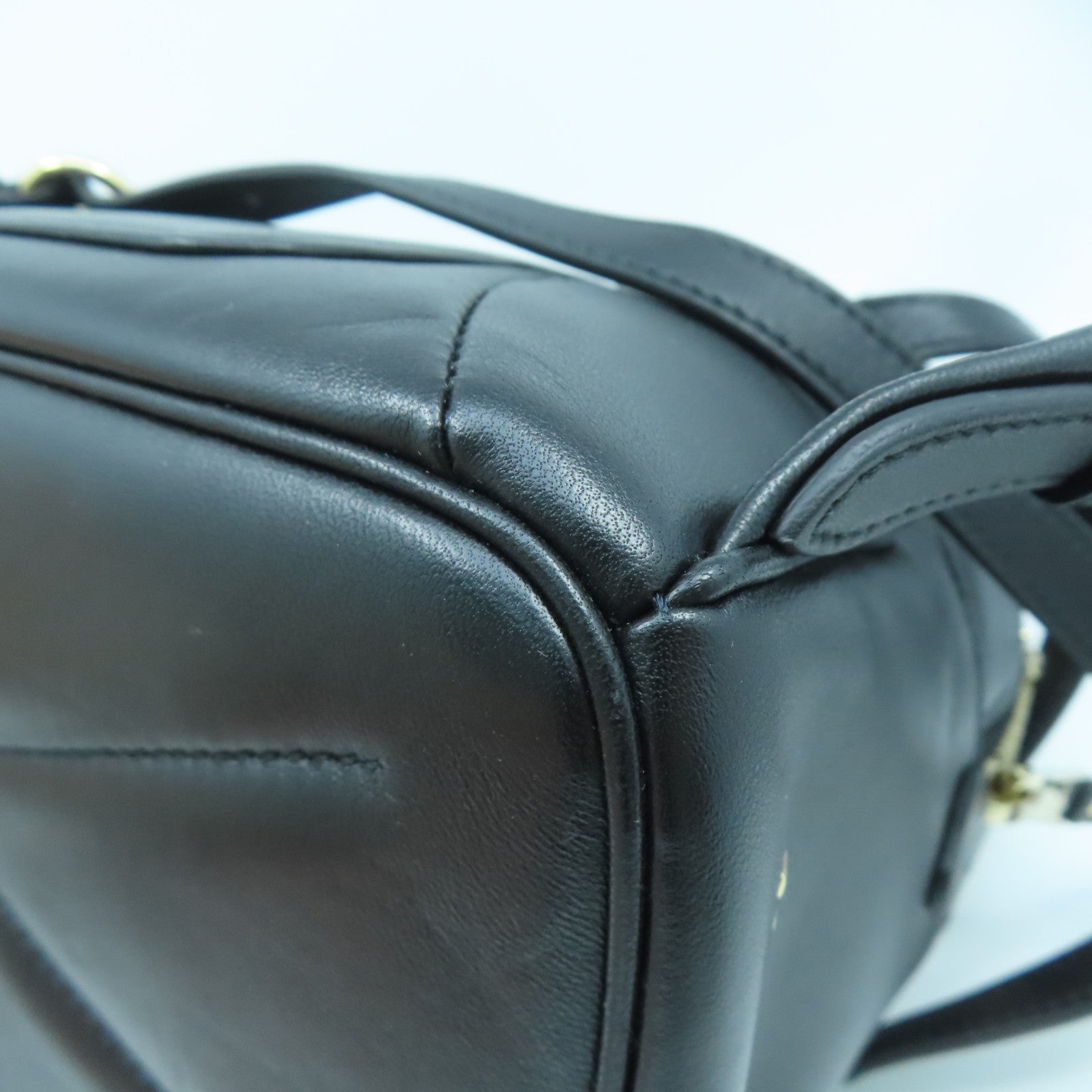Miu Miu 羊皮皮革Miu Miu Backpack金扣背包黑色